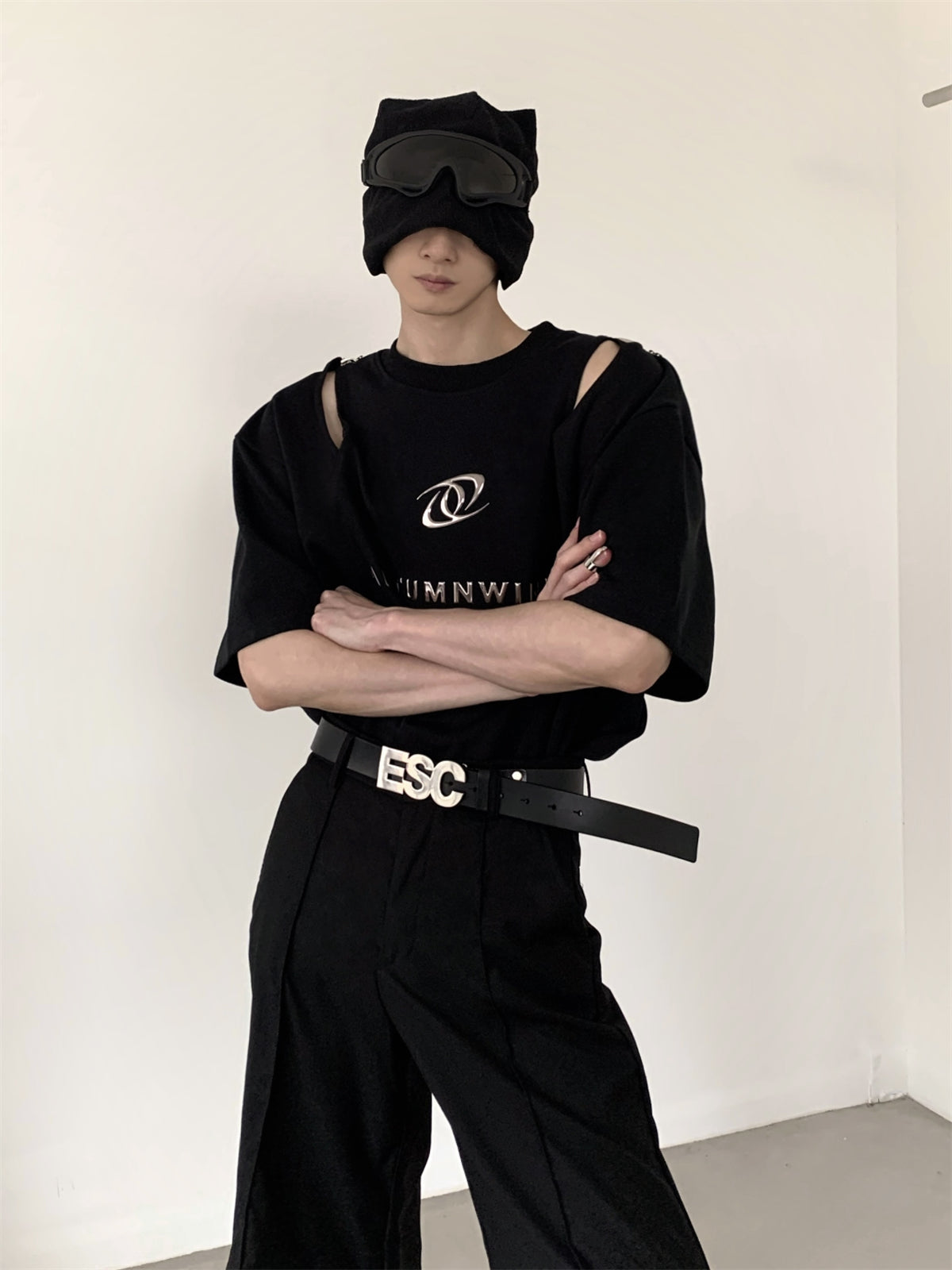 【24s July.】Hollow Deconstructed Design T-shirt ArtsKoreanMan