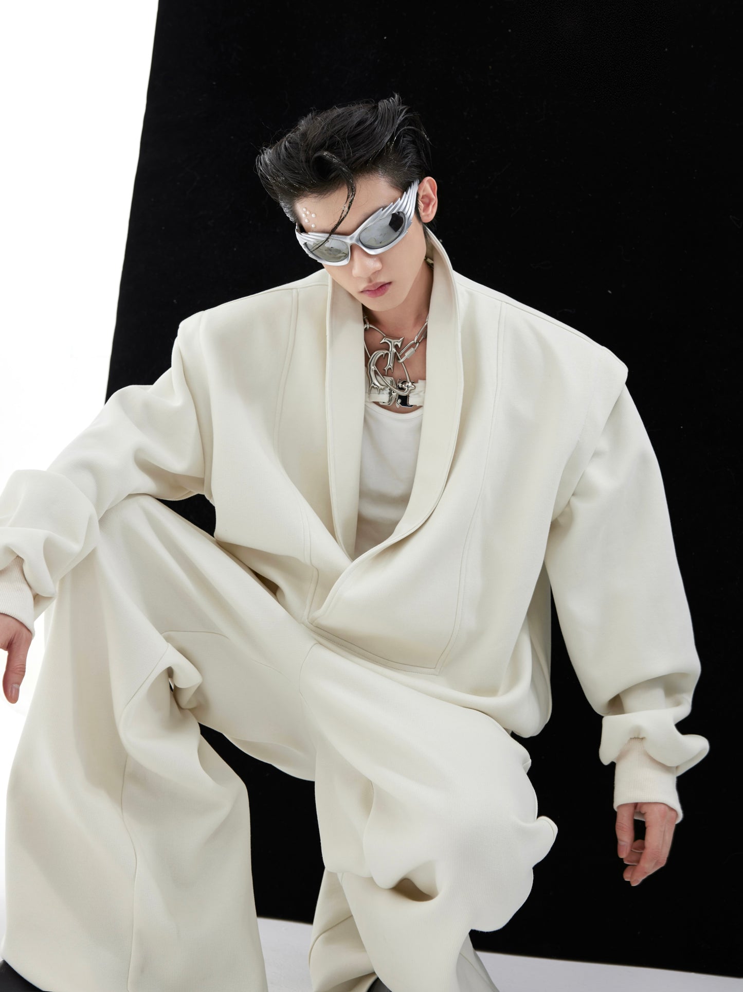 【24s January.】V-neck Metallic Embellished Sweatshirt Suit ArtsKoreanMan