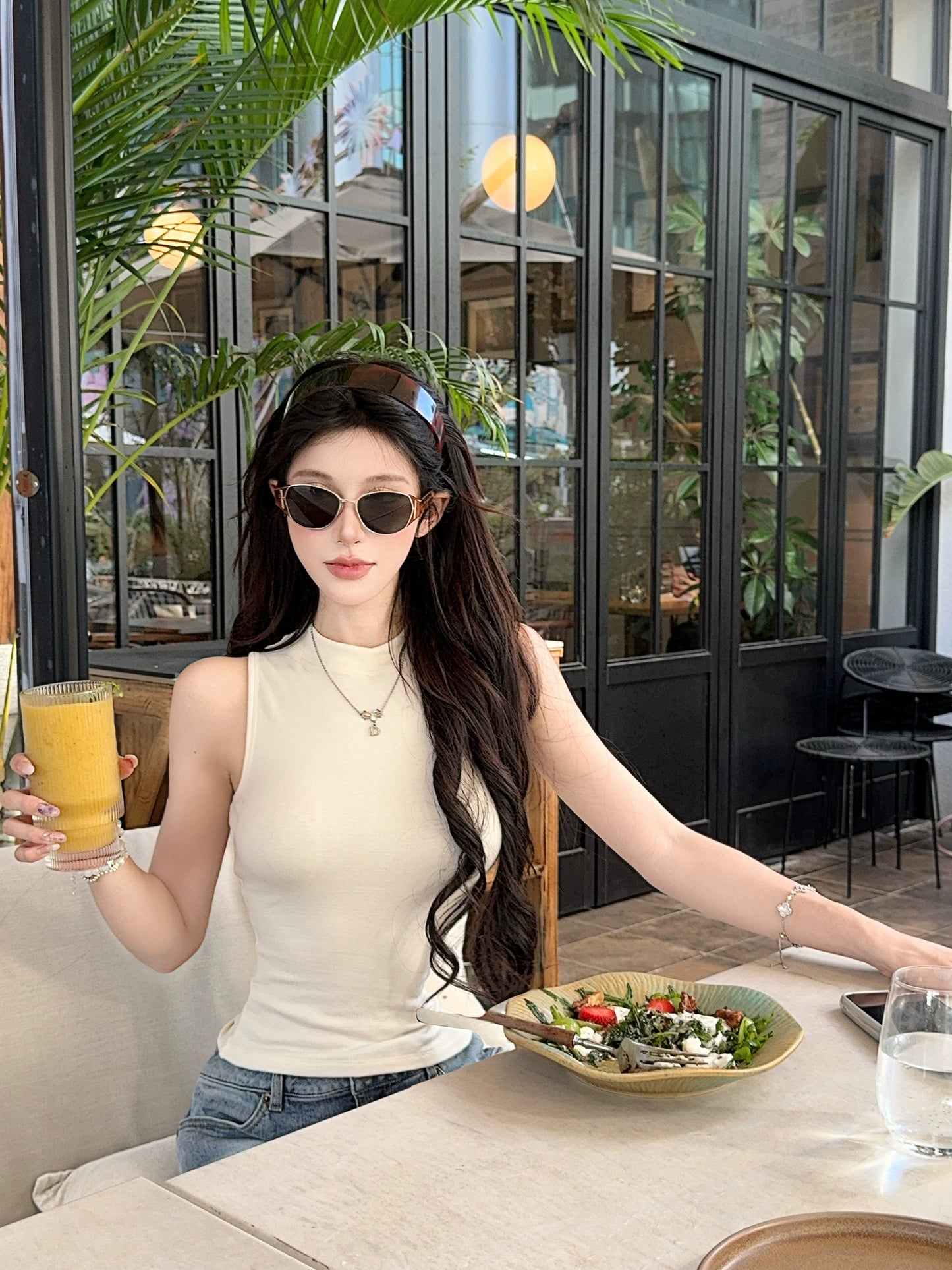 【25s Aug.】White Sleeveless High-Neck Knit Shoulder-Baring Top