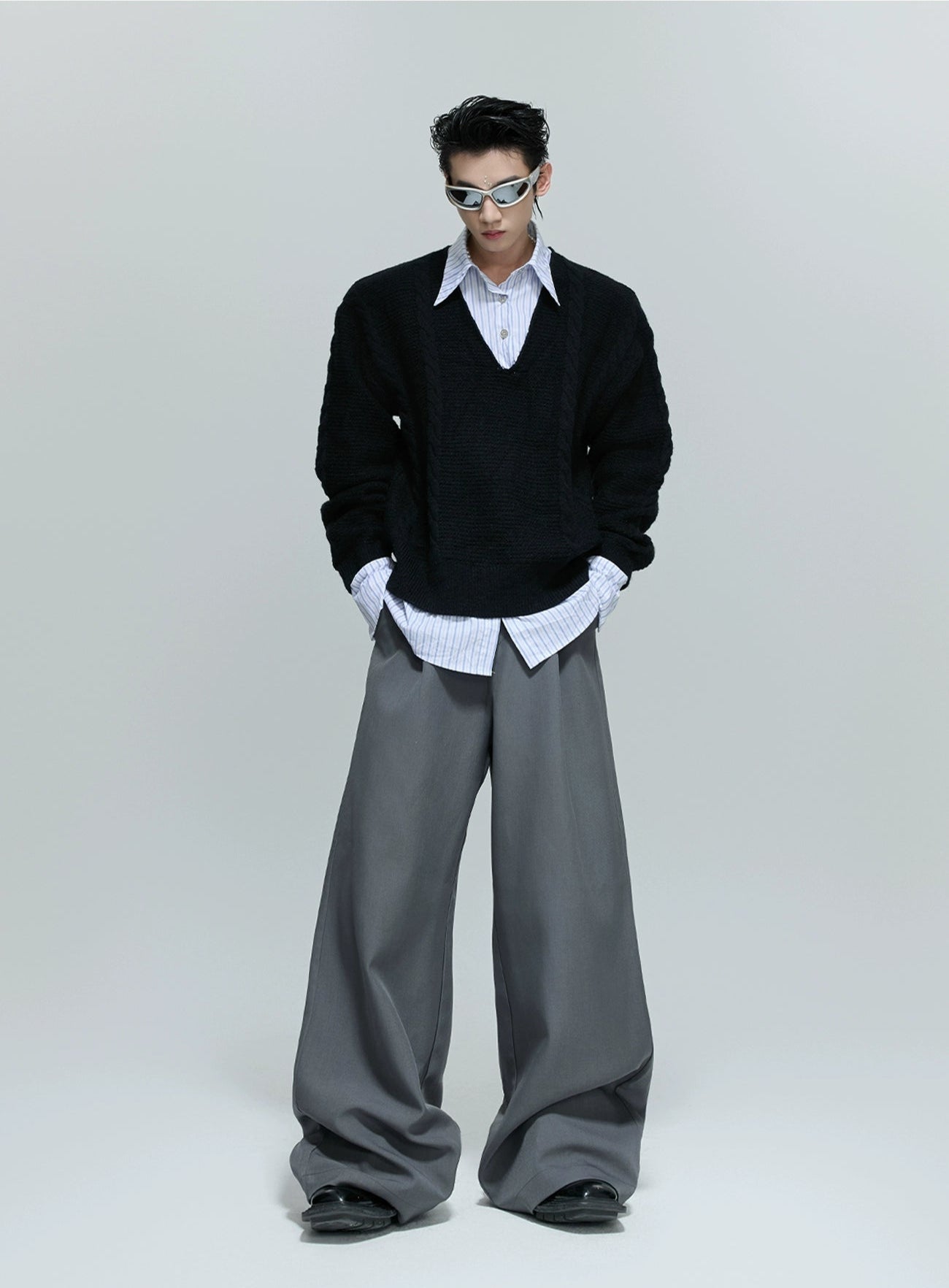 【25s Oct.】Shirt-paneled Button-down V-neck Sweater