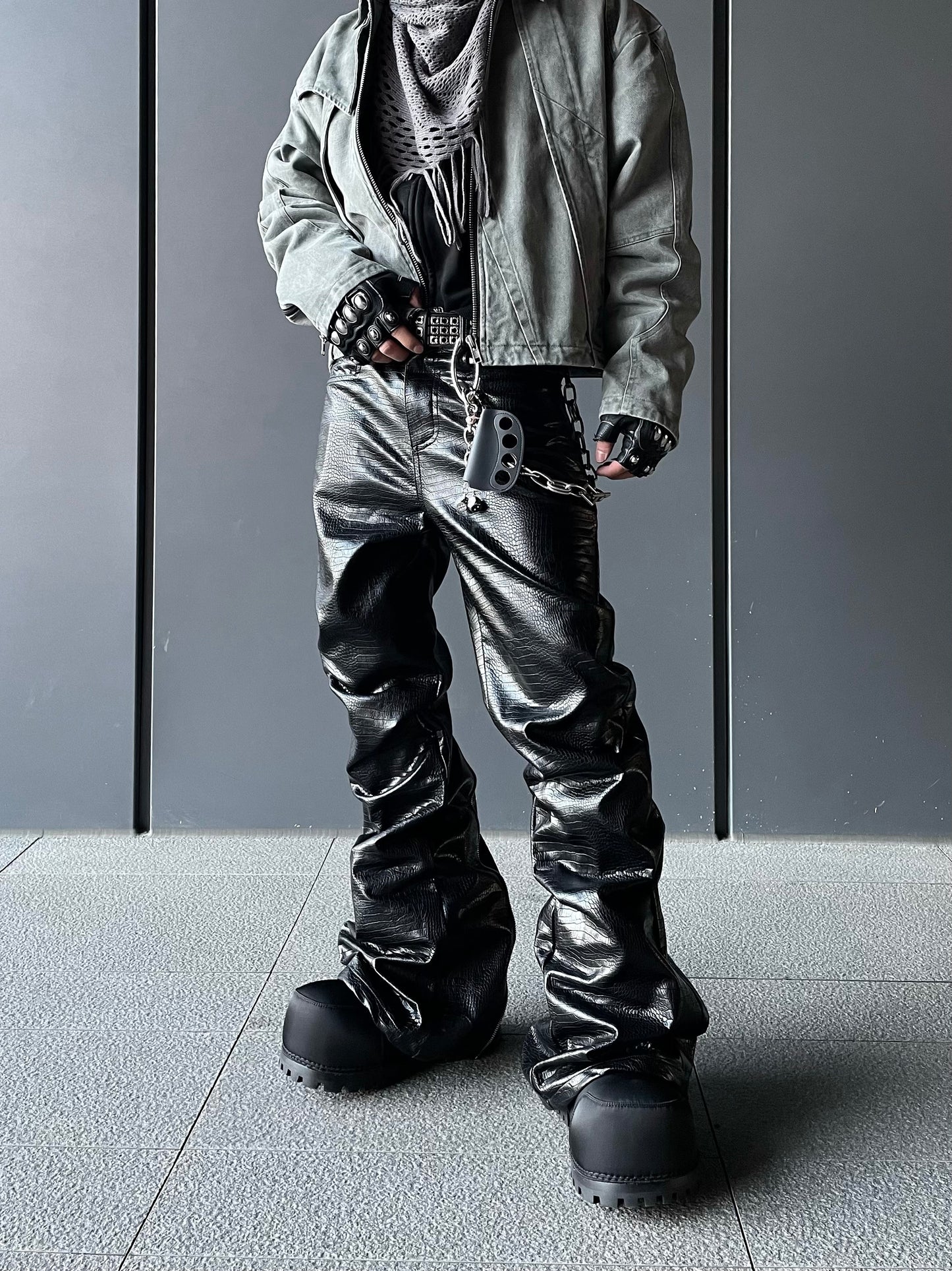 【25s Apr.】Zippered bootcut crocodile leather pants