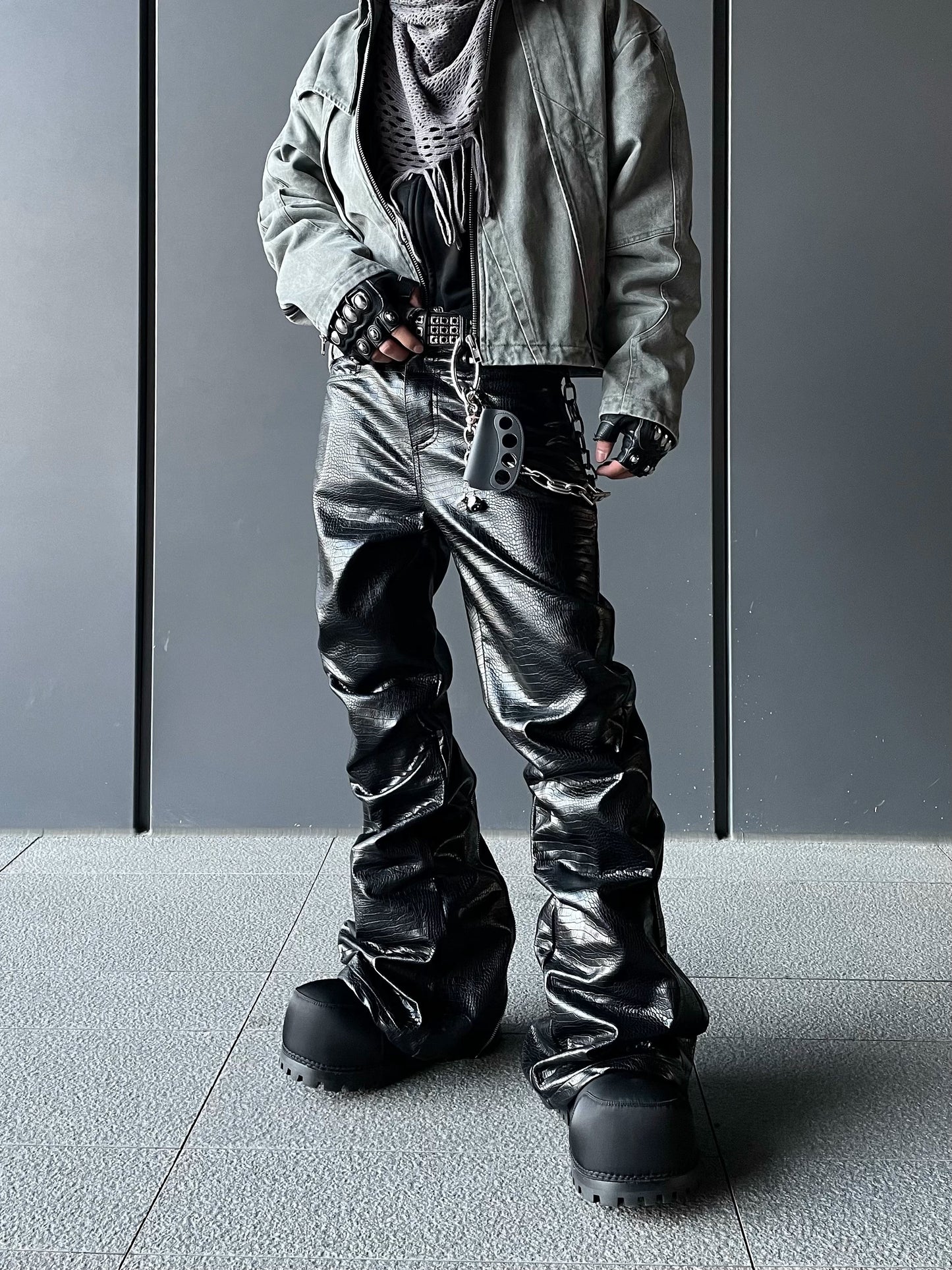 【25s Apr.】Zippered bootcut crocodile leather pants