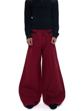 【25s Sep.】Red Wide-Leg Pants with Curved Blade Cut