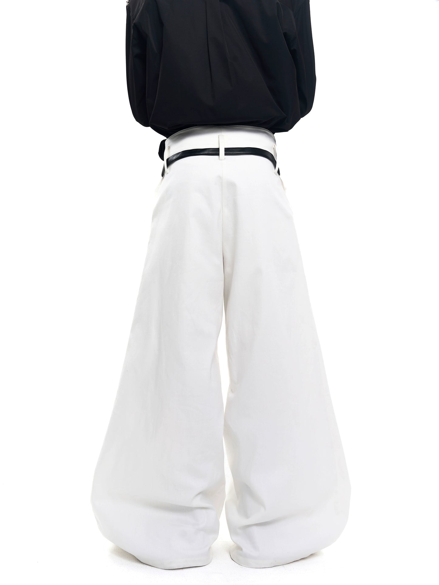 【25s Sep.】Red Wide-Leg Pants with Curved Blade Cut