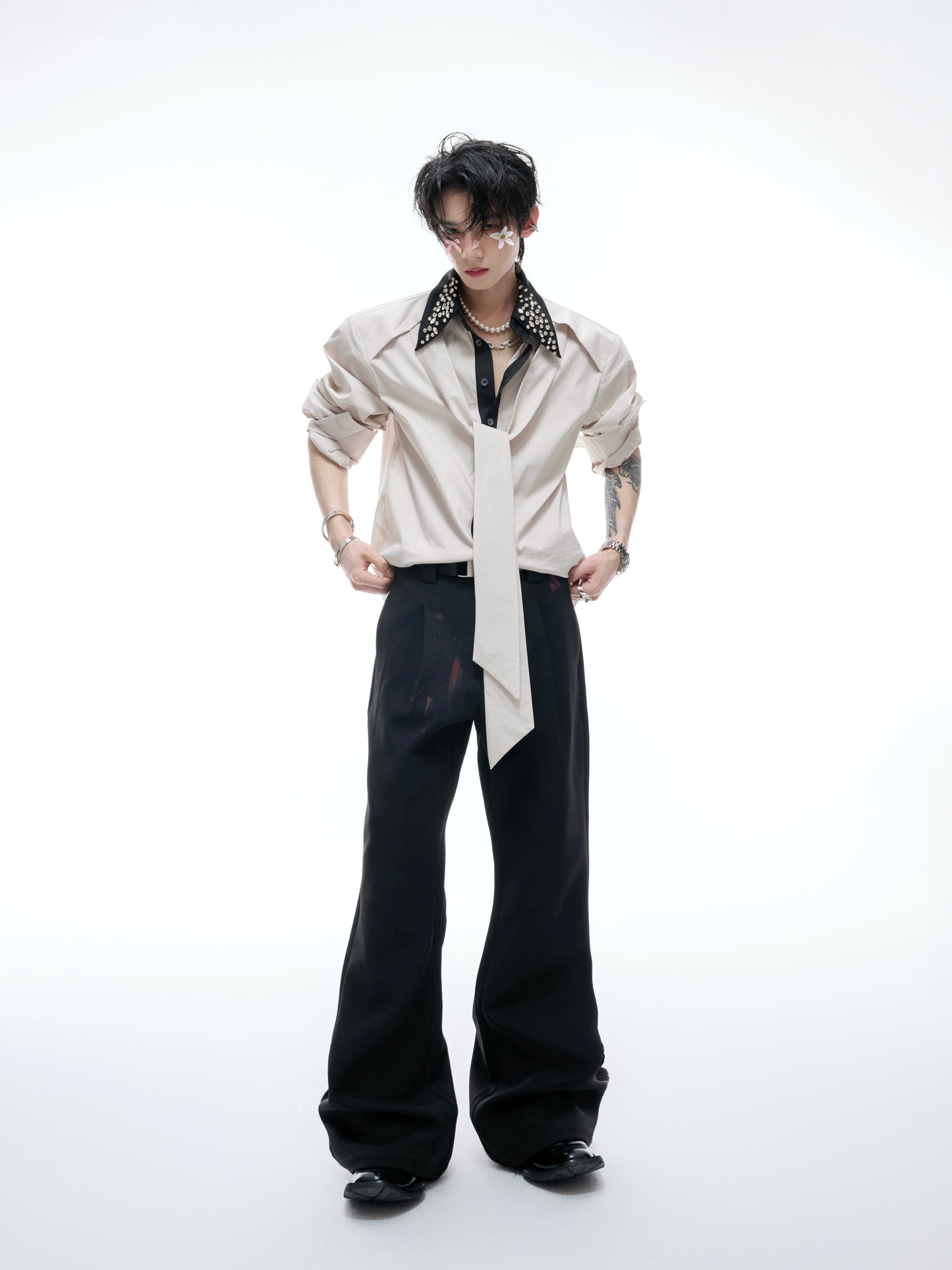 【25s Aug.】Diamond-embellished Ribbon-trimmed Shirt