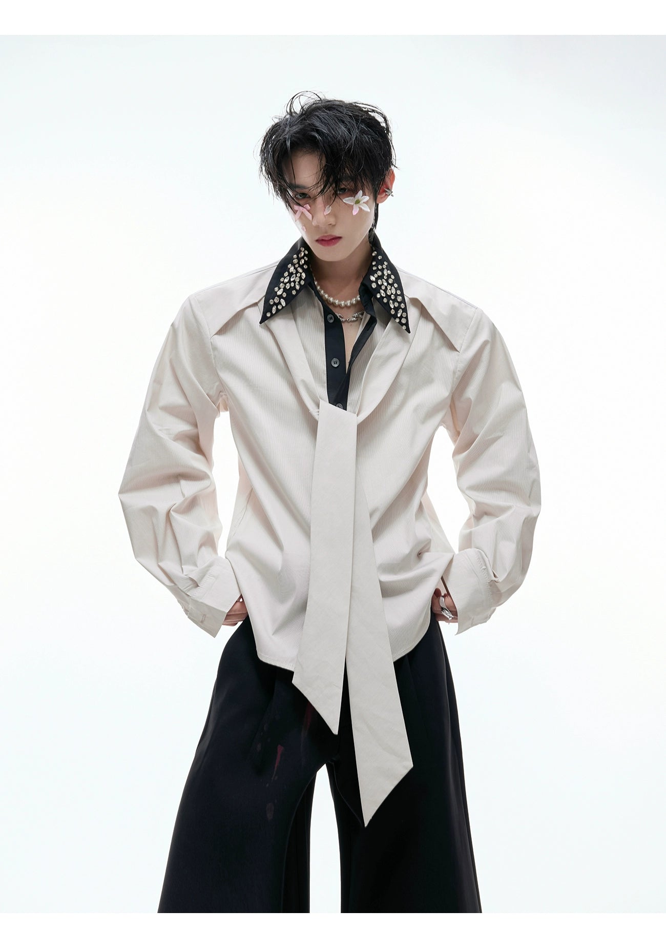 【25s Aug.】Diamond-embellished Ribbon-trimmed Shirt