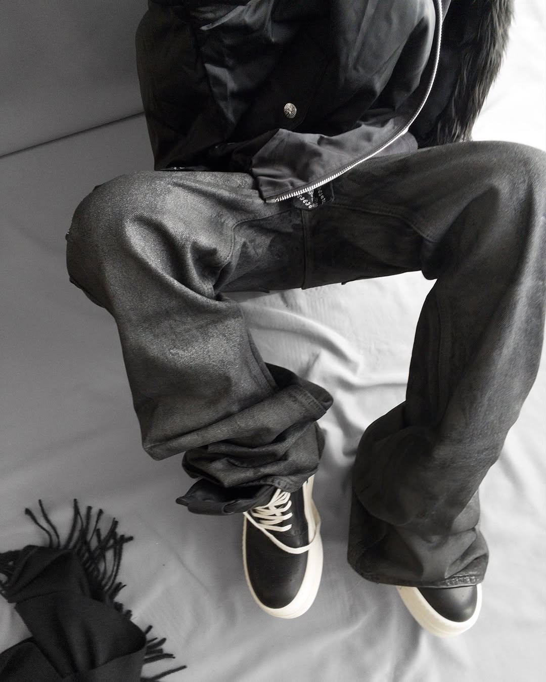 【24s May.】Hand-brushed Wax-coated Slim-fit Stacked Jeans