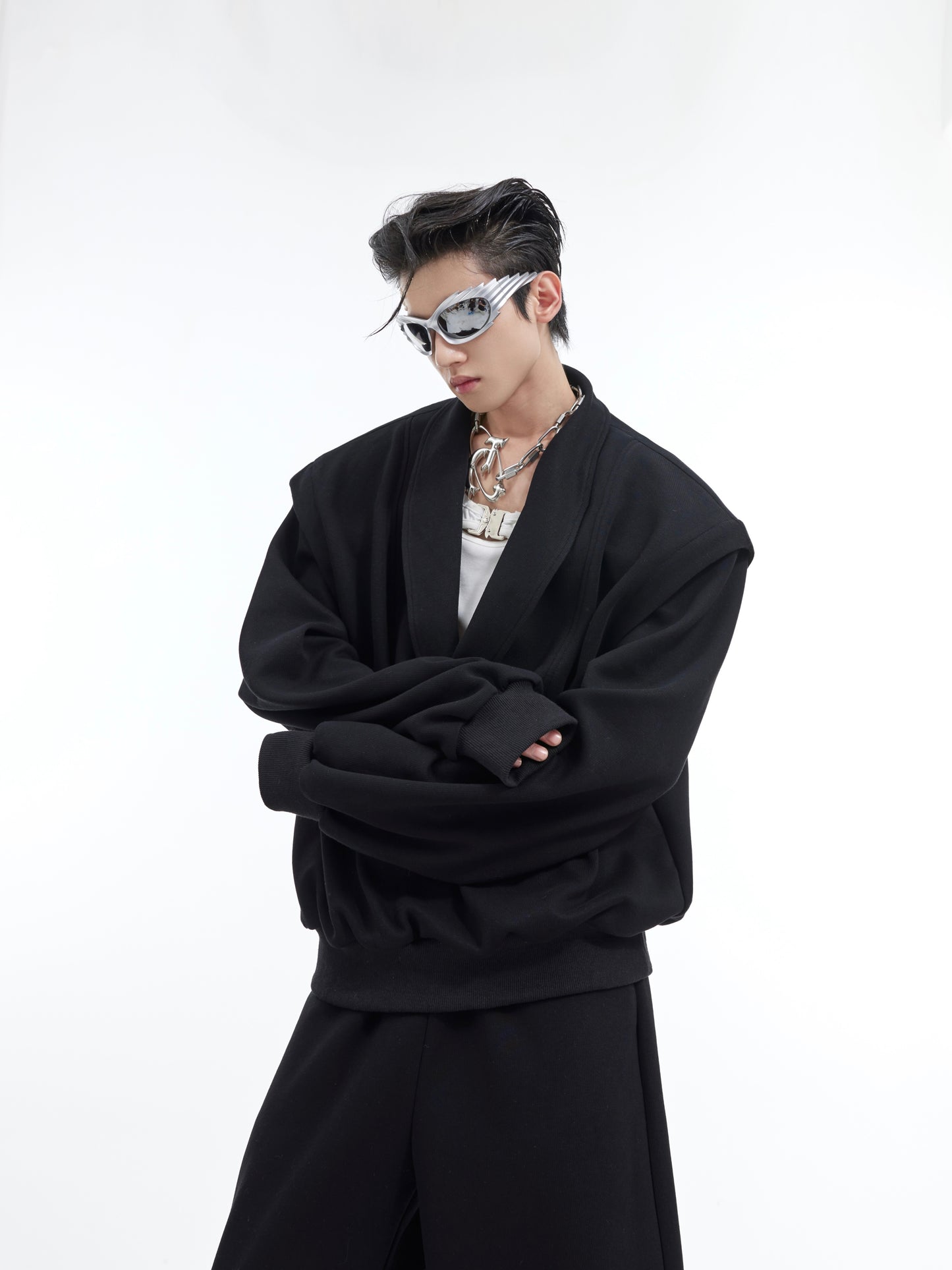 【24s January.】V-neck Metallic Embellished Sweatshirt Suit ArtsKoreanMan
