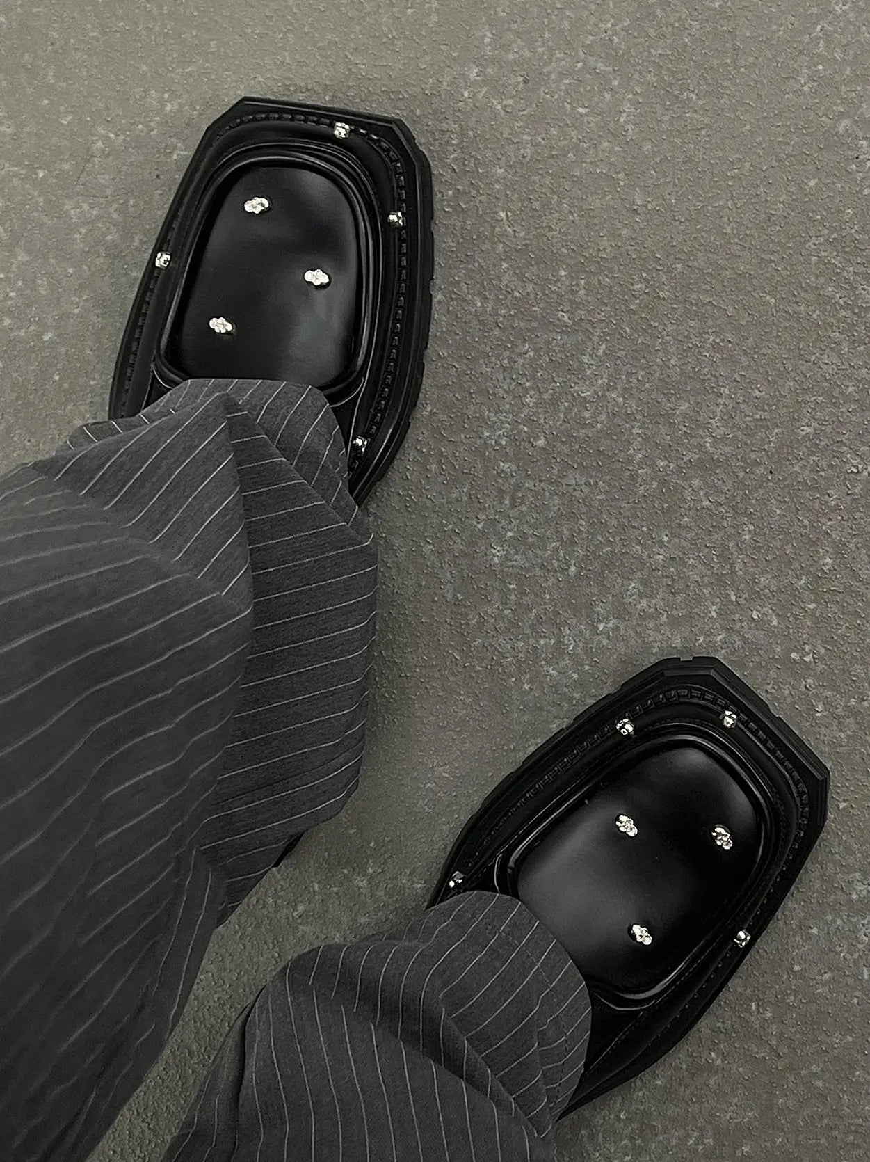 Skull Embellished Leather Shoes ArtsKoreanMan