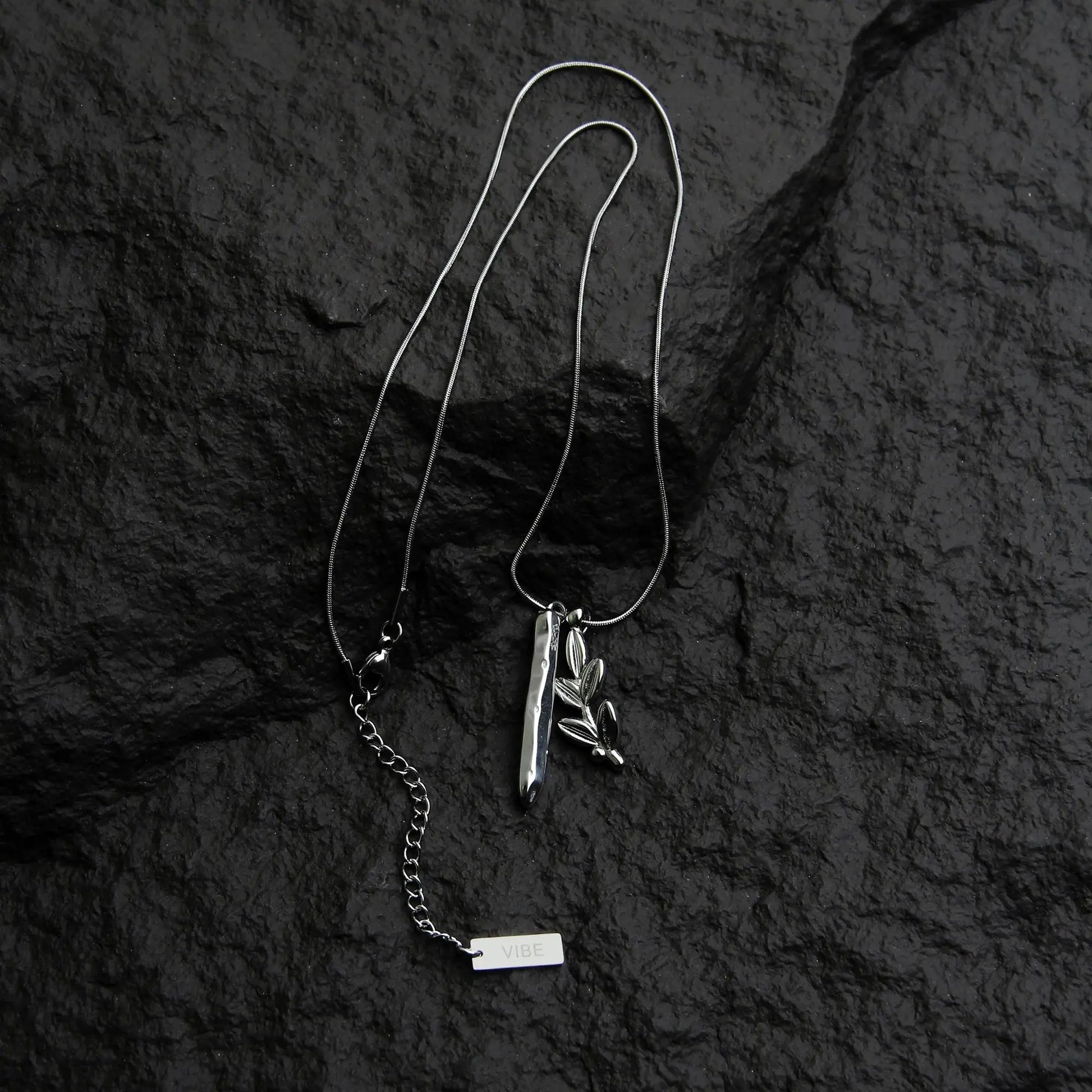 Leaf Pendant Necklace ArtsKoreanMan