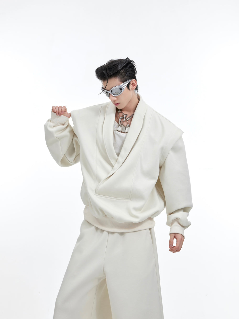 【24s January.】V-neck Metallic Embellished Sweatshirt Suit ArtsKoreanMan