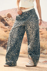 【25s Aug.】Washed Blue Leopard Embroidered Flared Jeans