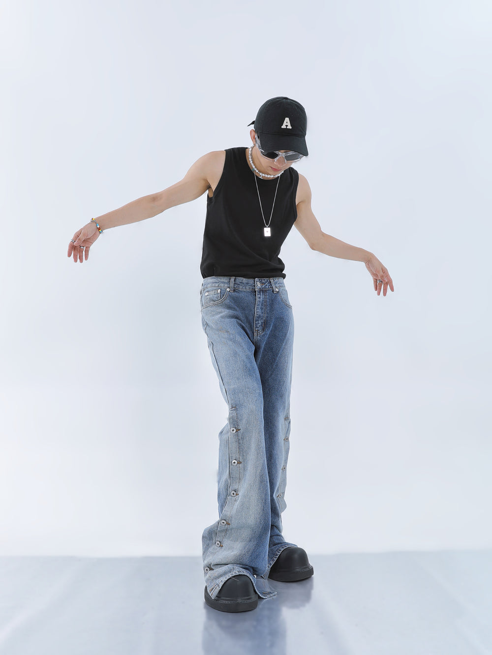 【23s September.】Niche Buttoned Gradient Jeans ArtsKoreanMan