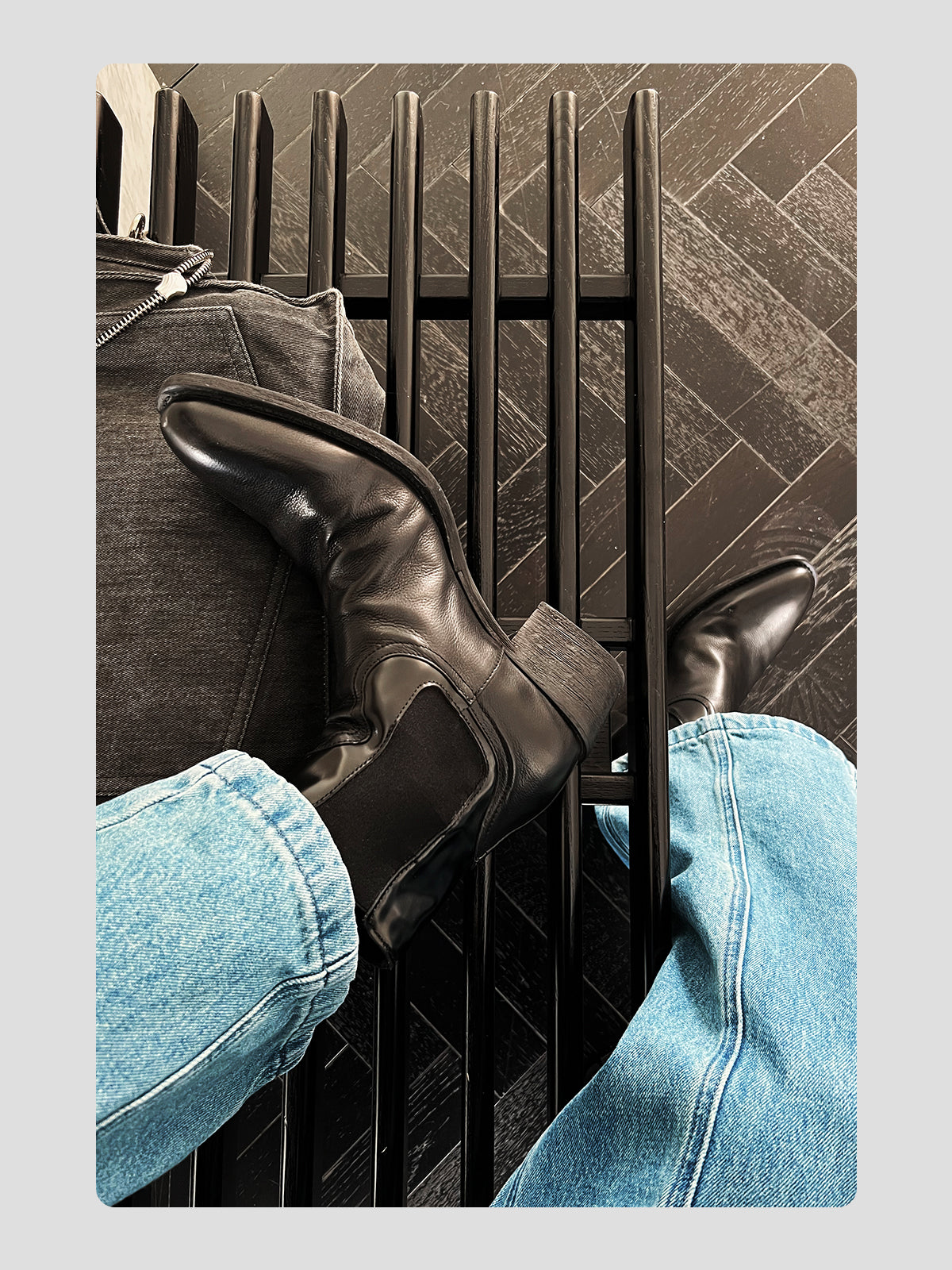 Pointed-toe Cowhide Upturned Toe Wizard Chelsea Boots