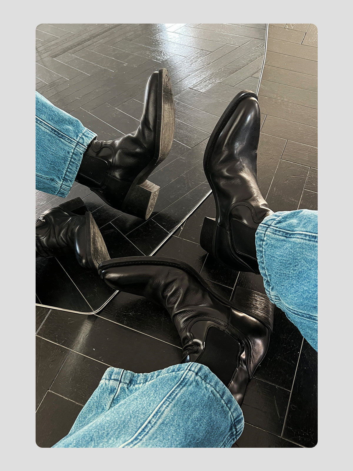 Pointed-toe Cowhide Upturned Toe Wizard Chelsea Boots