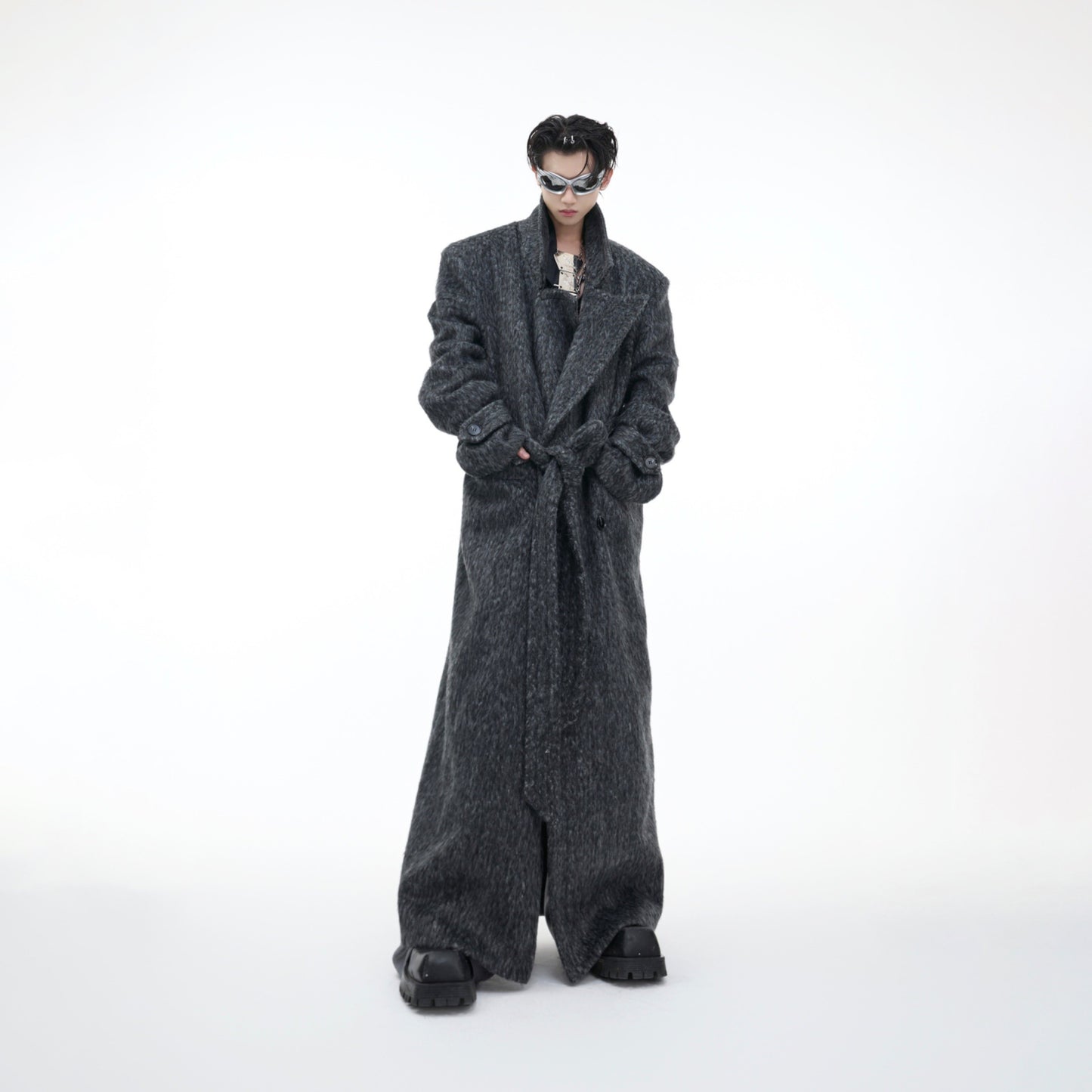 【24s Nov.】Niche Plush Silhouette Wide Shoulder Wool Coat