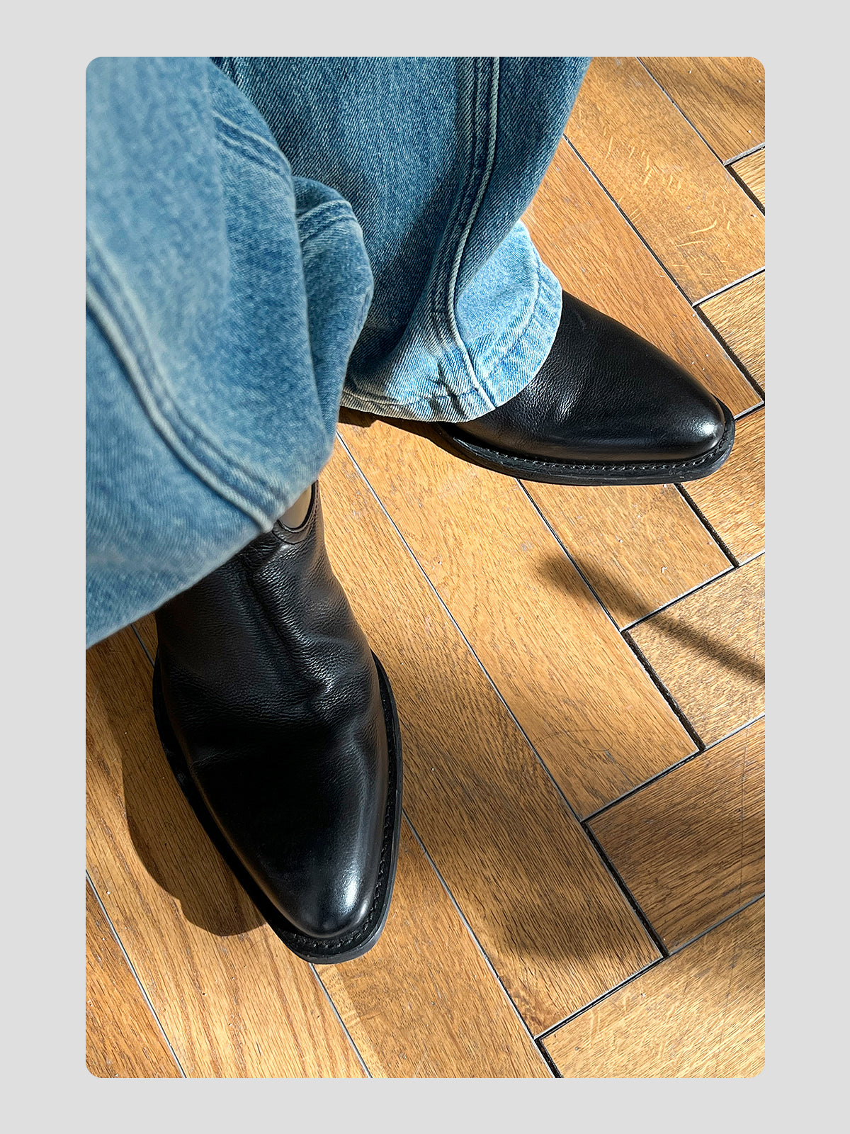 Pointed-toe Cowhide Upturned Toe Wizard Chelsea Boots