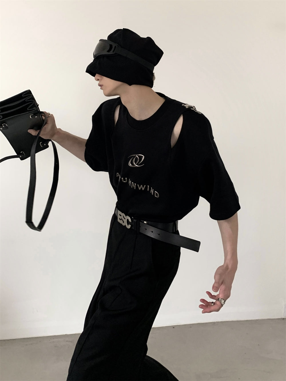 【24s July.】Hollow Deconstructed Design T-shirt ArtsKoreanMan