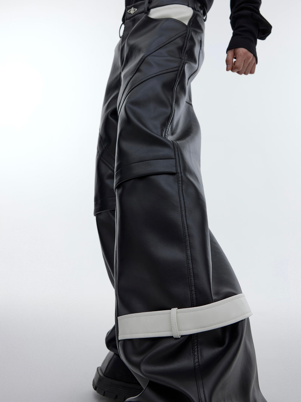 【23s November.】Deconstructed Geometric Lines Matte PU Leather Pants ArtsKoreanMan