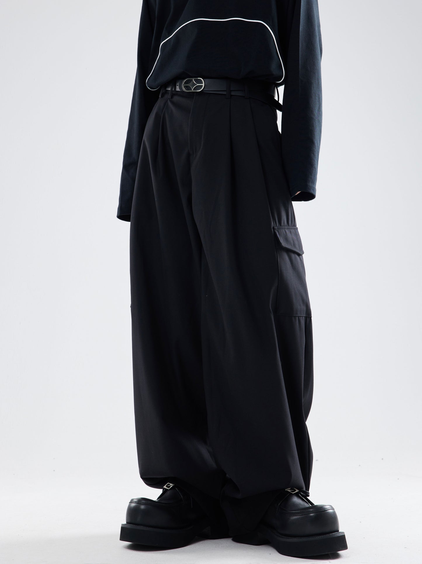 【23s December.】Loose Trousers with Drapey Pleat Design