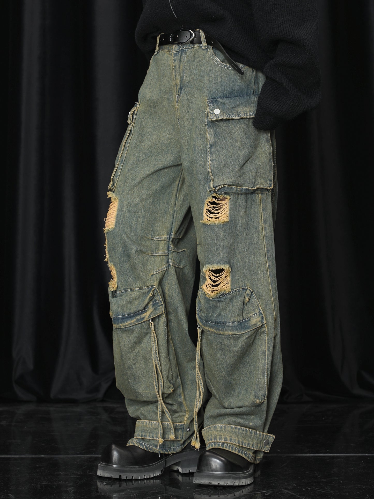 【23s December.】Distressed Cargo Jeans with Faded Design