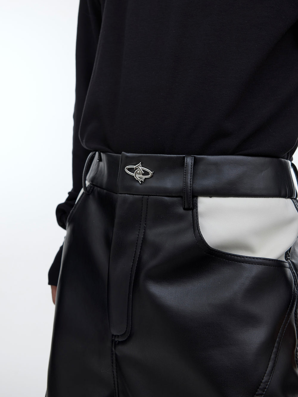 【23s November.】Deconstructed Geometric Lines Matte PU Leather Pants ArtsKoreanMan