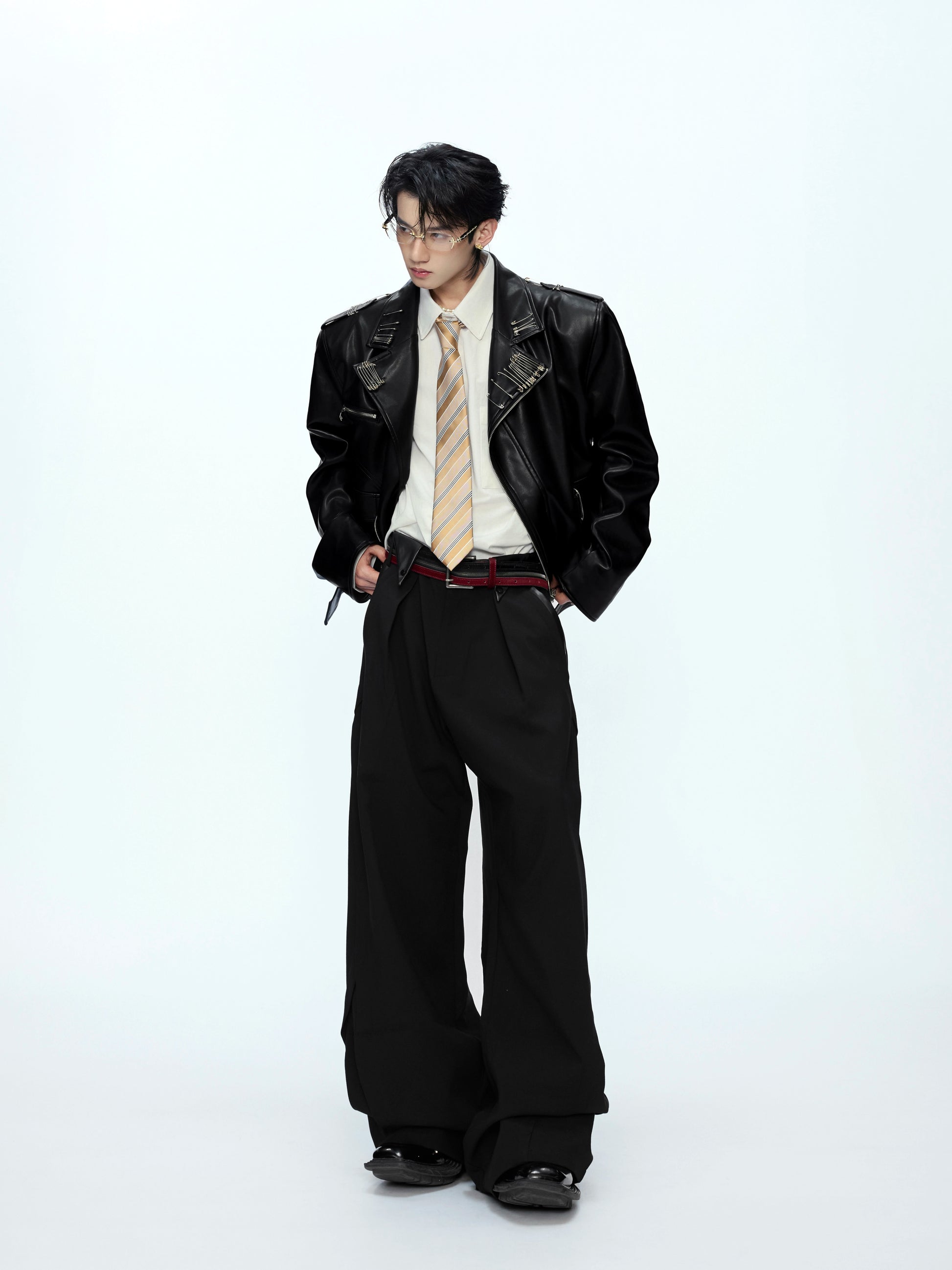 Artskoreanman Black thick leather jacket with a print of an ancient Chinese beauty smoking.