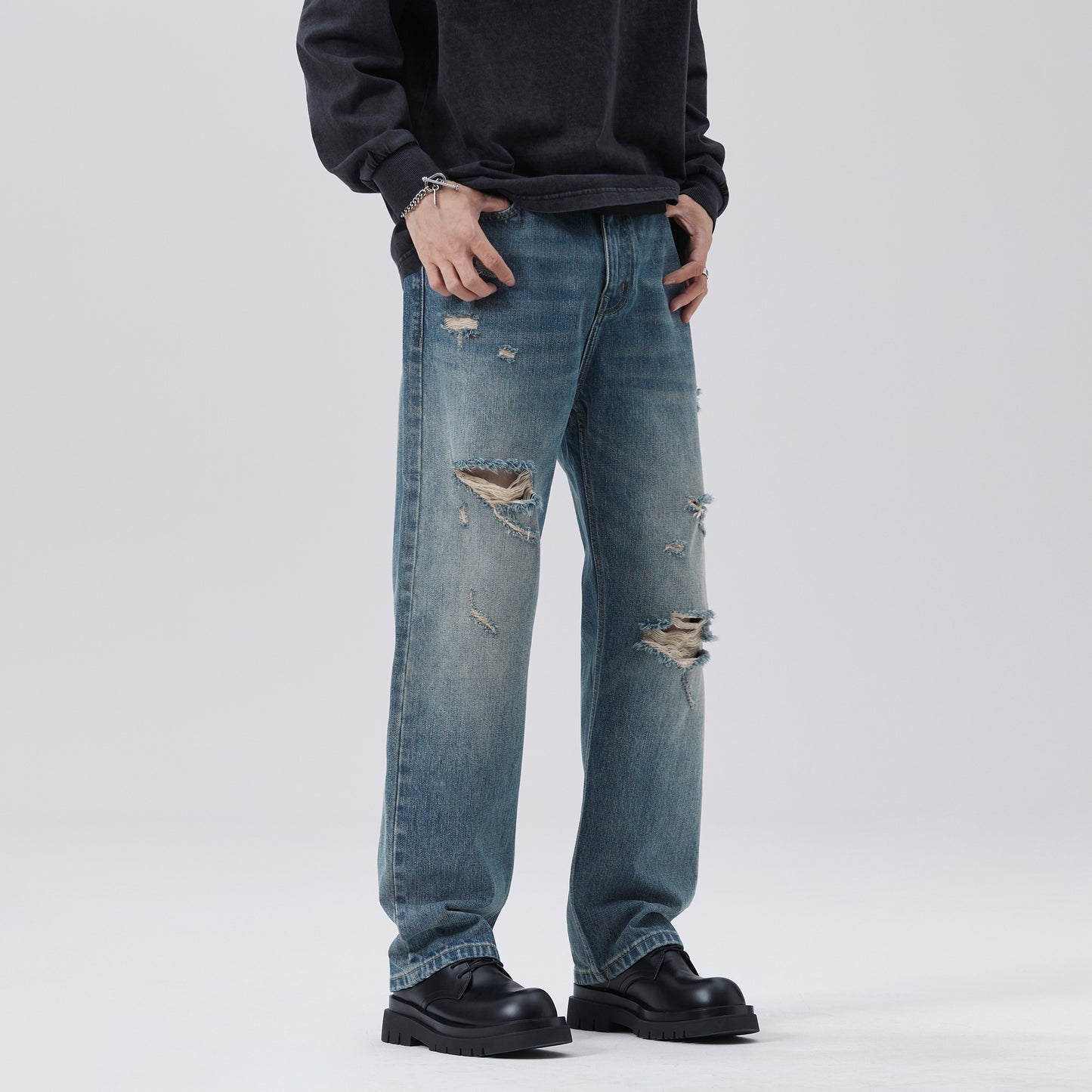 【23s September.】Stone-Washed Distressed Jeans