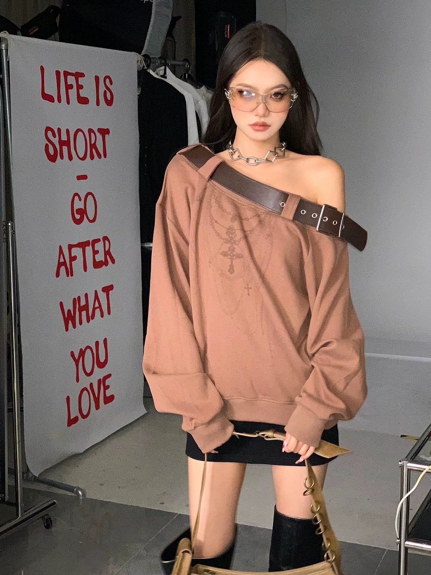 【25s Sep.】Belt with Off-shoulder Lazy Style Sweatshirt