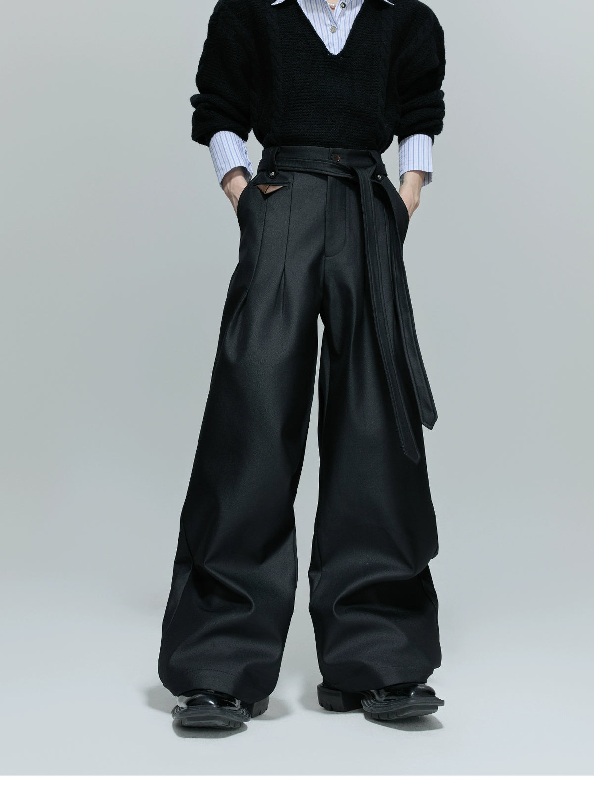 【25s Oct.】High-rise Smooth Fabric Pleated Trousers