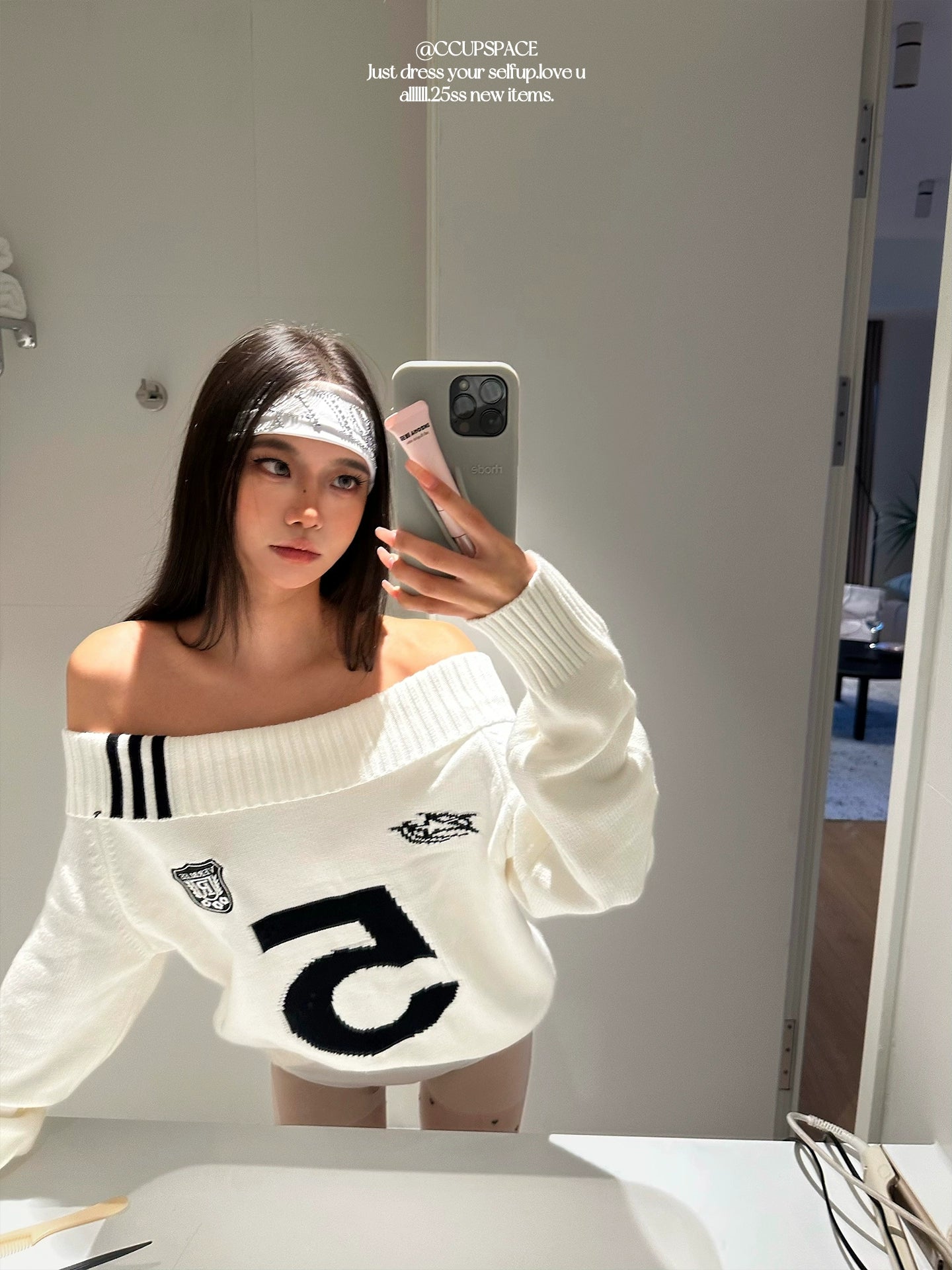 【25s Nov.】Letter Print Off-Shoulder Sweater