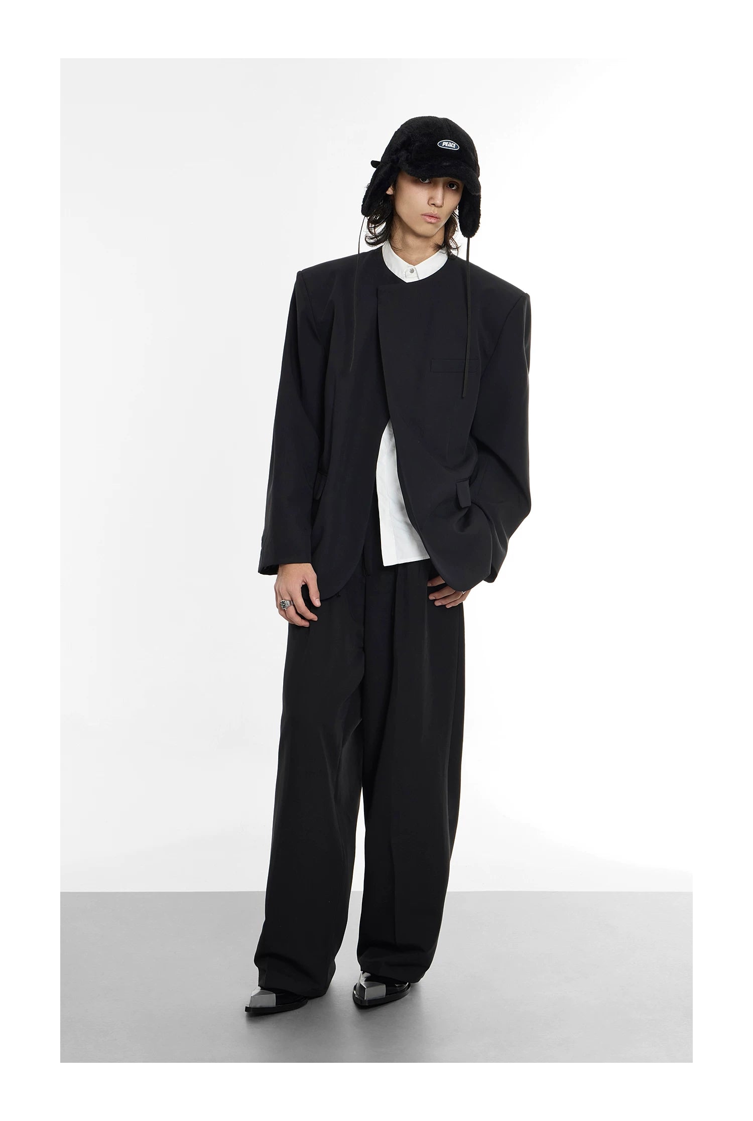 Minimal Round Neck Blazer