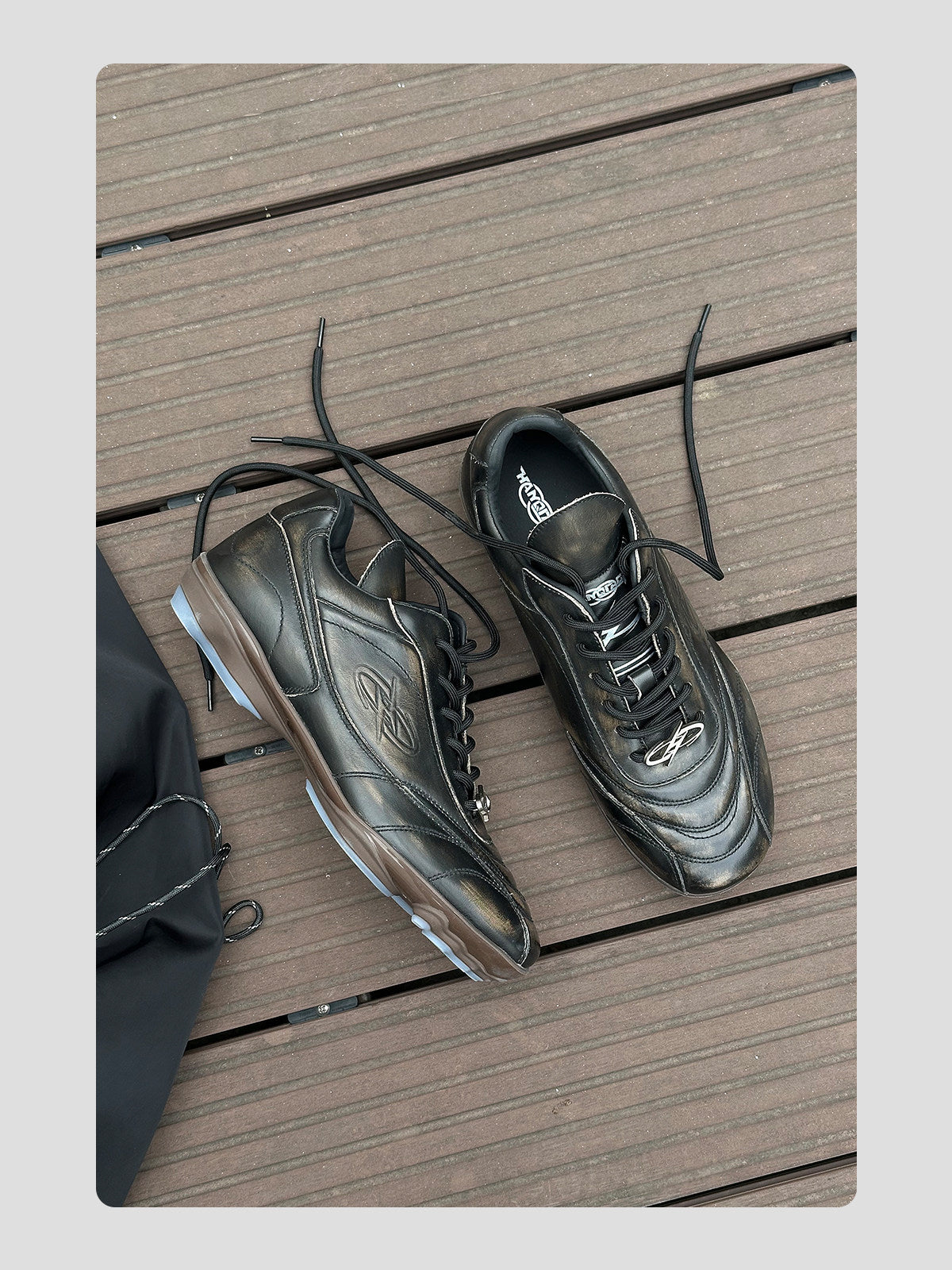 Retro-style Versatile Leather Soccer Shoes