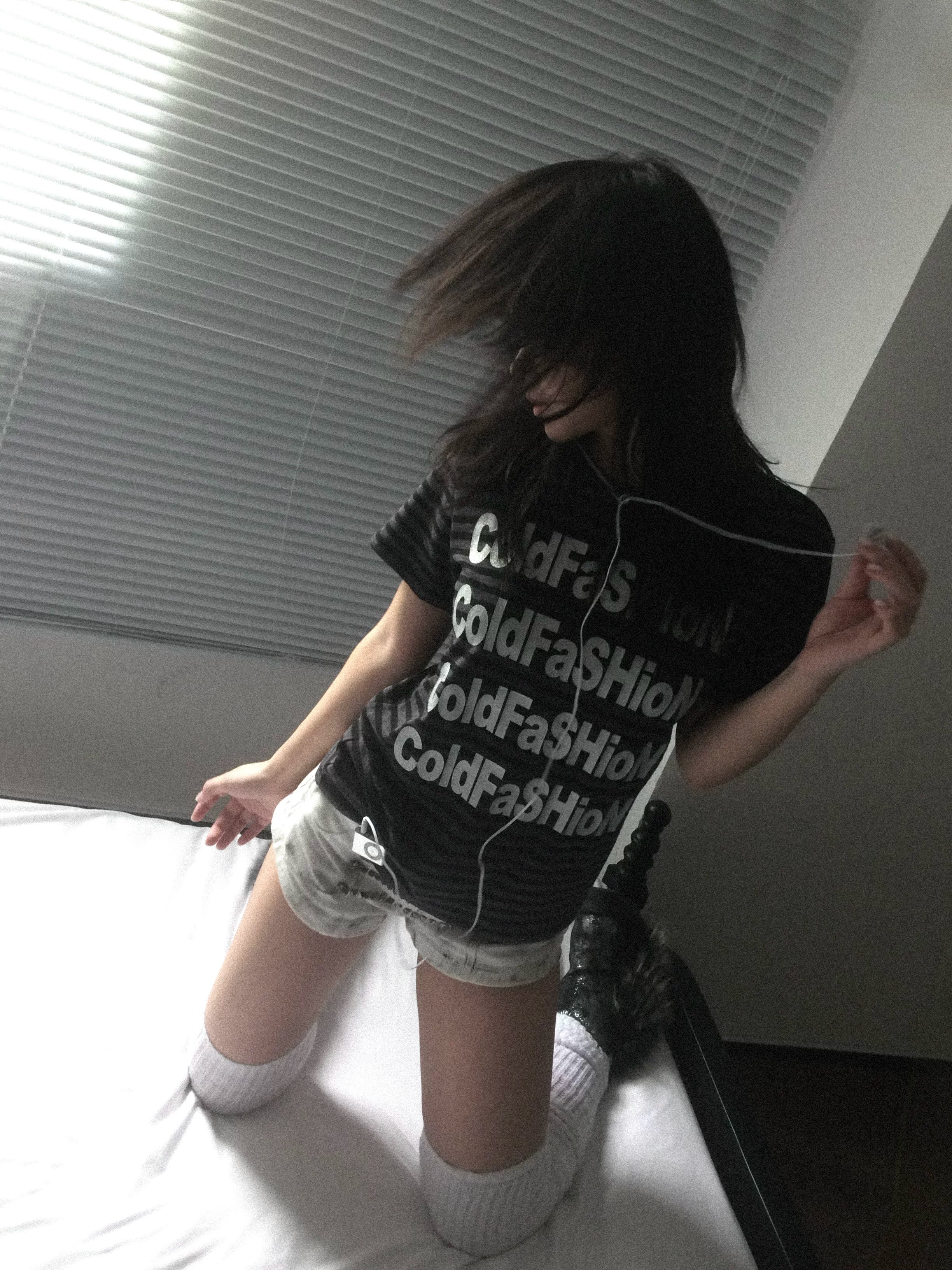 ColdFaSHioN Silver Graphic Stripe Tee