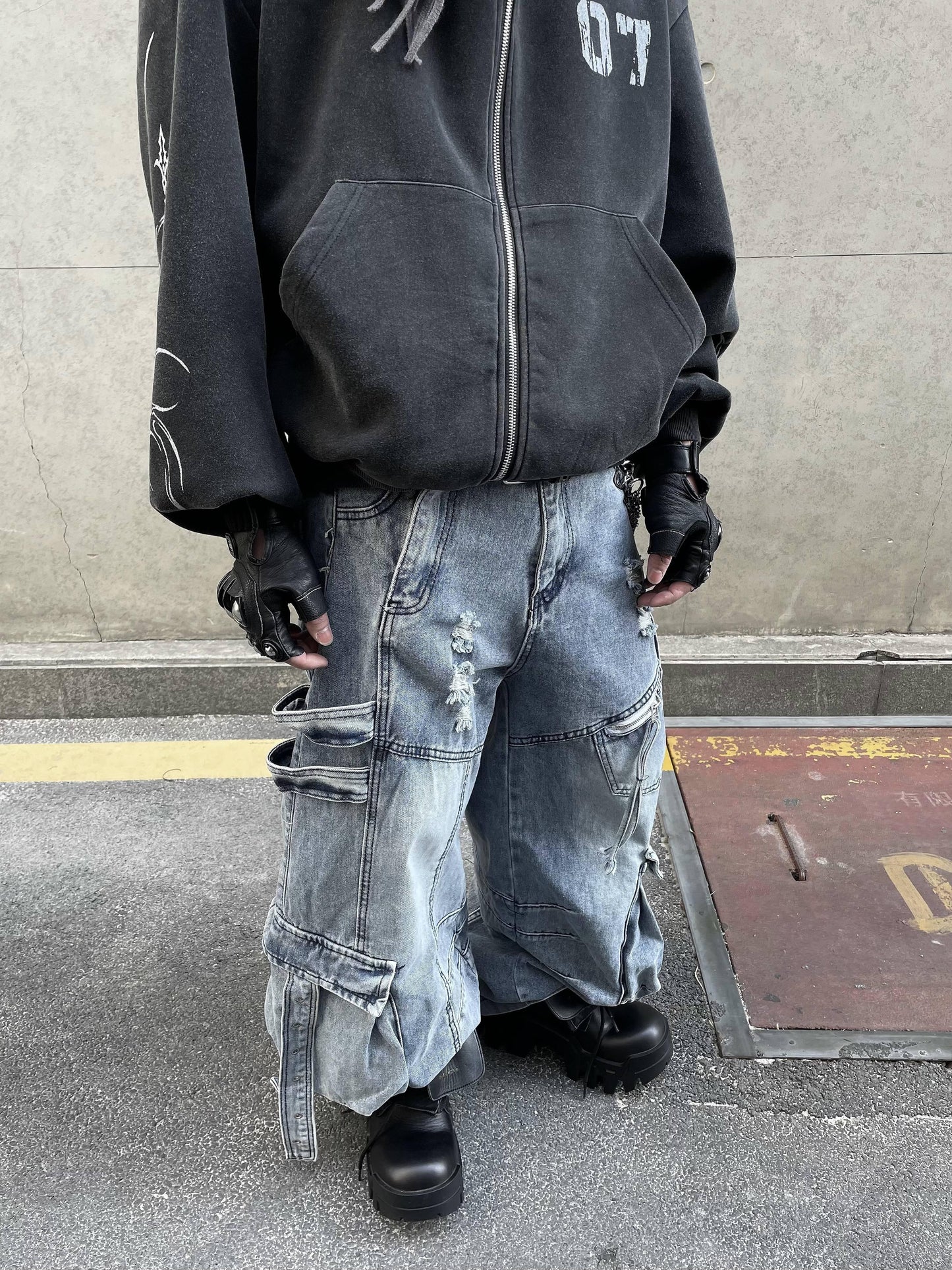 【25s Mar.】Multi-pocket Ripped Ribbon Straight Jeans