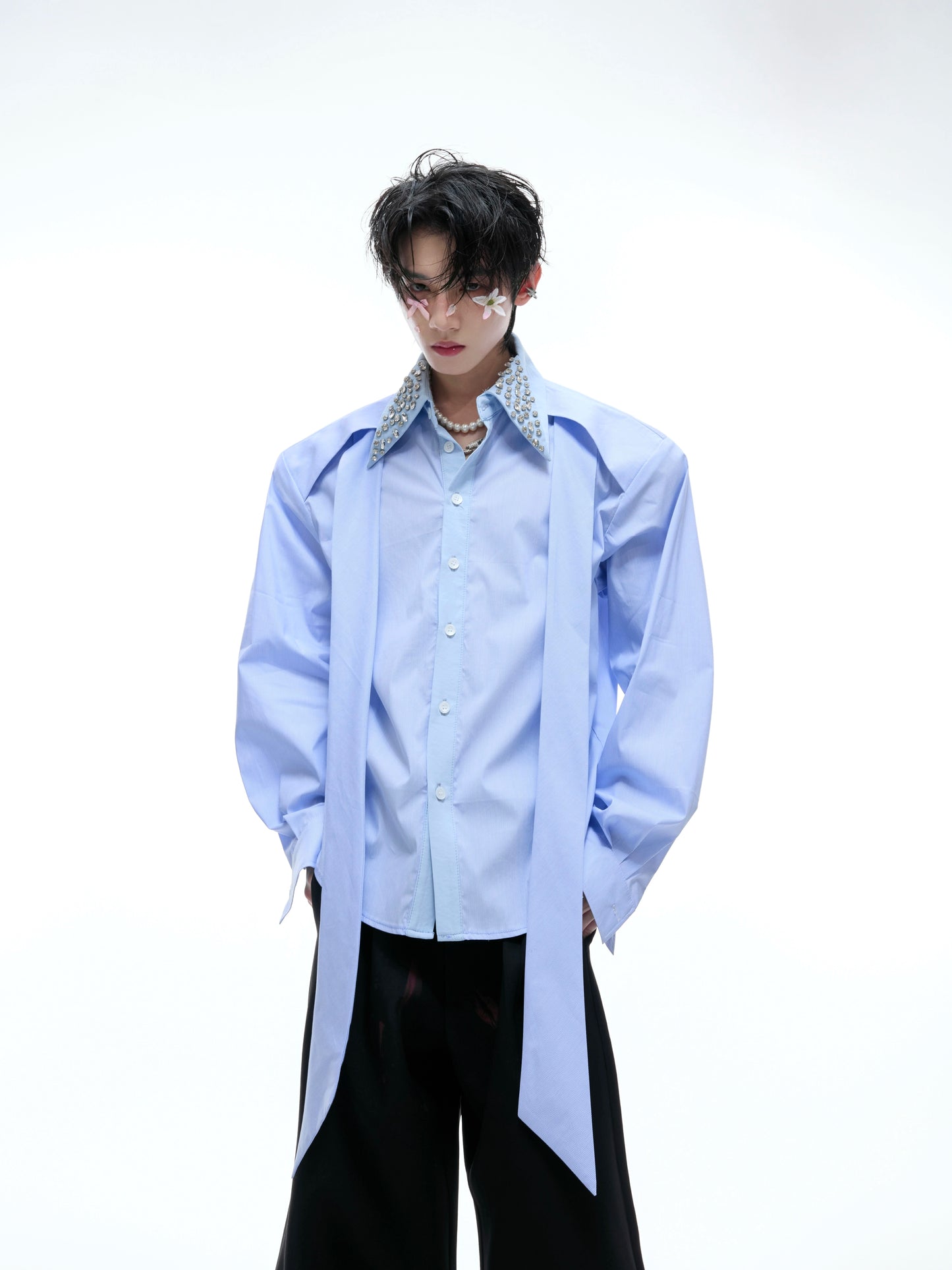 【25s Aug.】Diamond-embellished Ribbon-trimmed Shirt