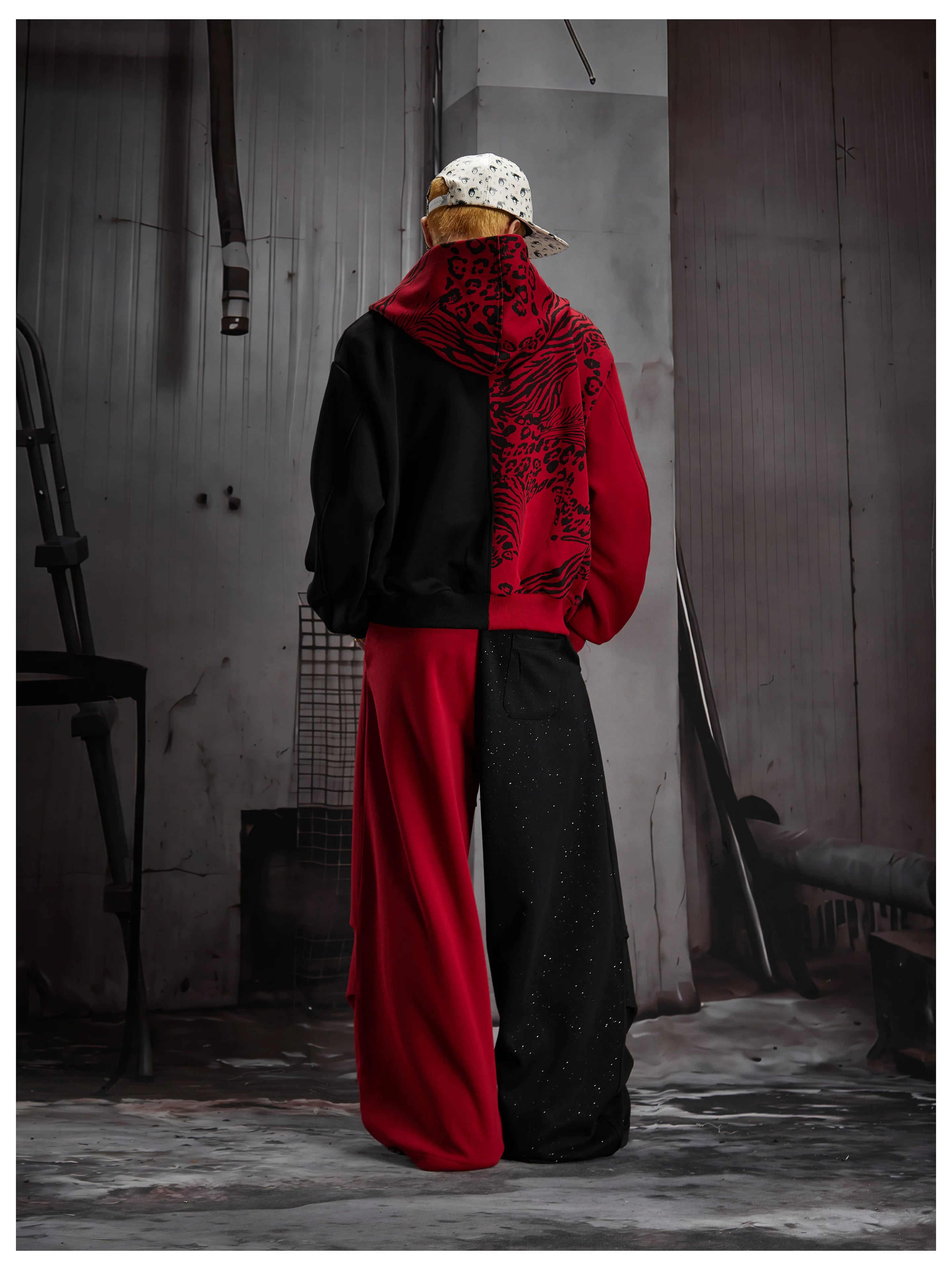 Black Red Contrast Graphic Hoodie