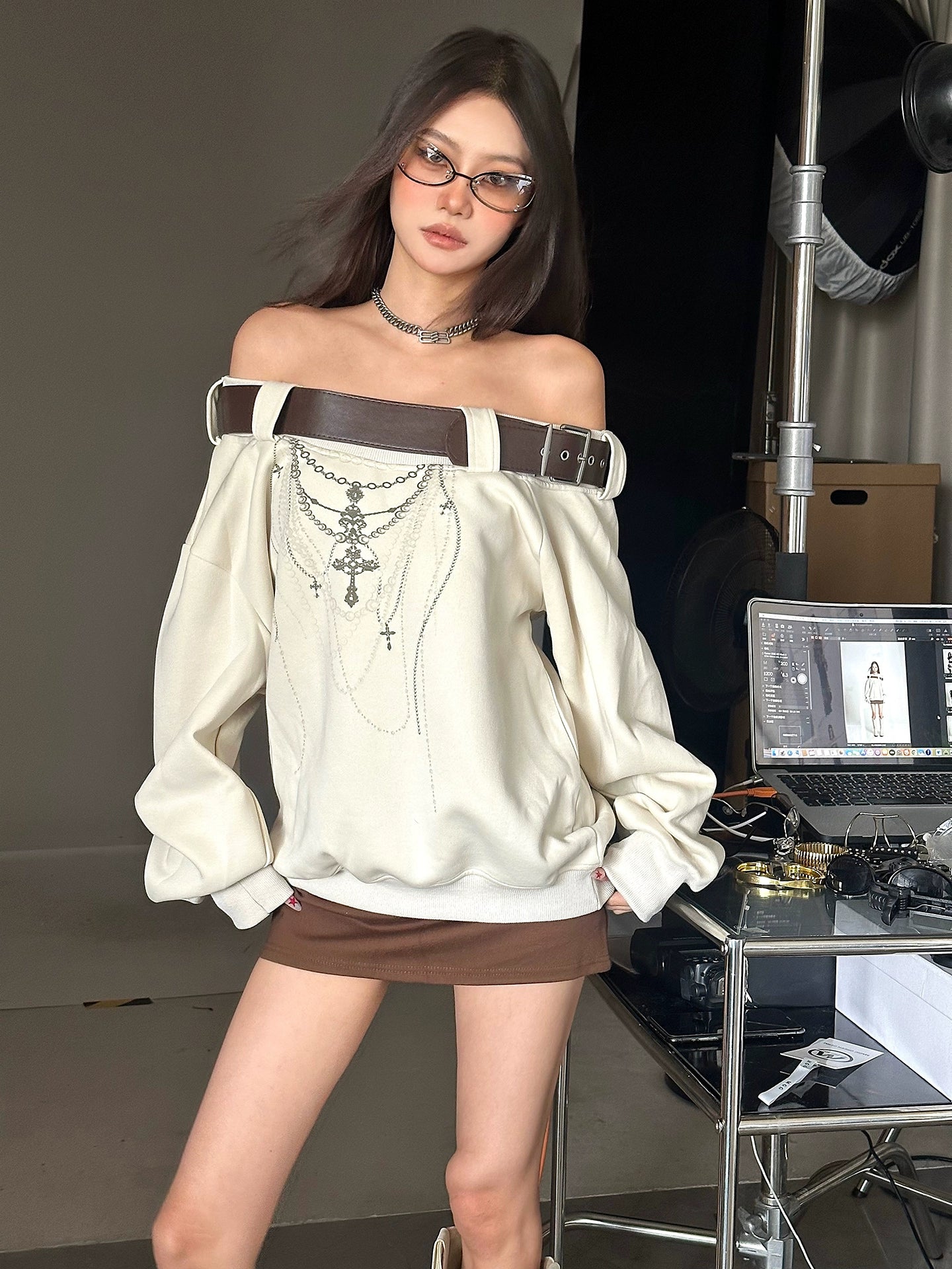 【25s Sep.】Belt with Off-shoulder Lazy Style Sweatshirt