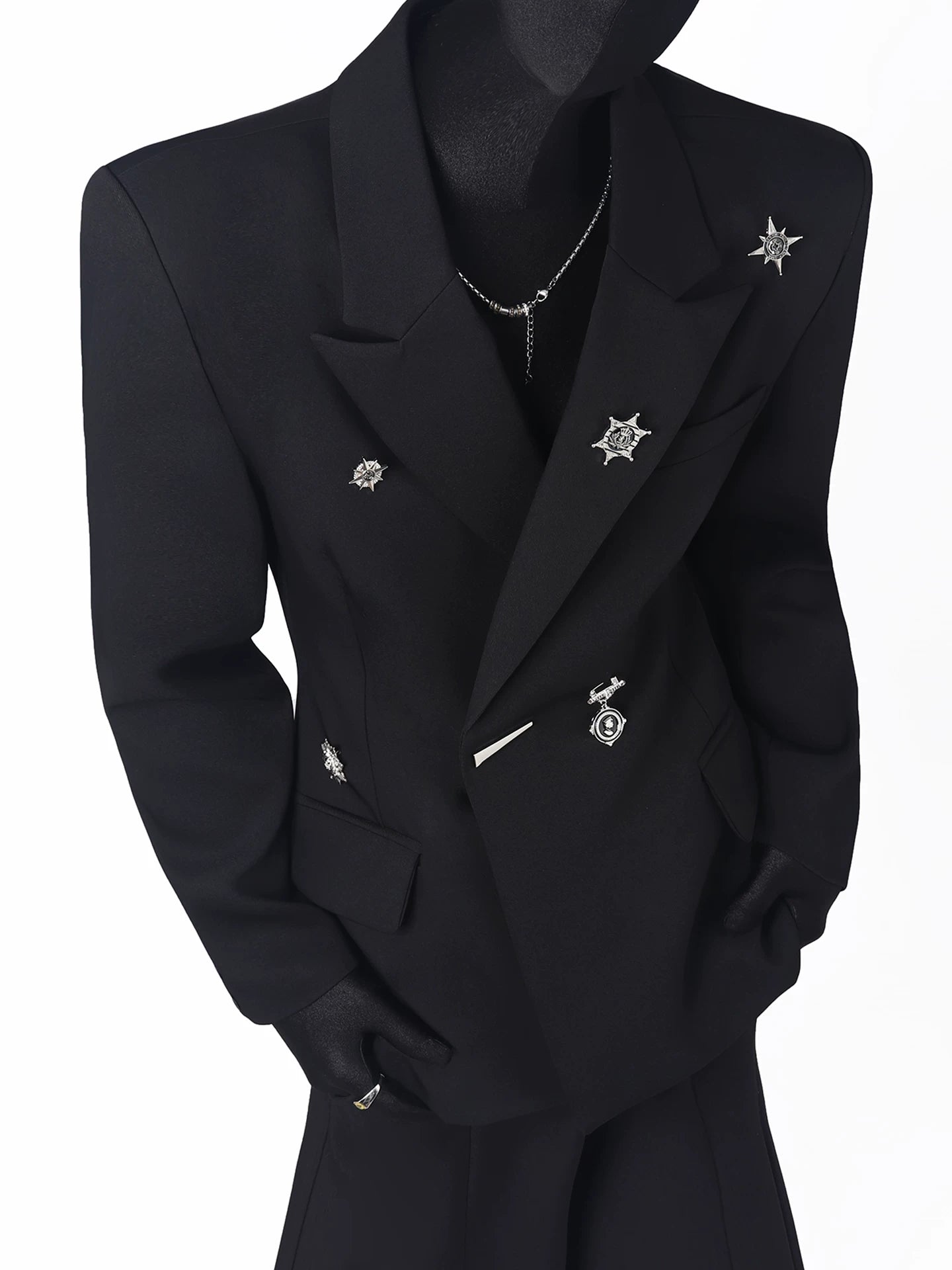 【26s Apr.】Metal-Embellished Waist-Defining Blazer