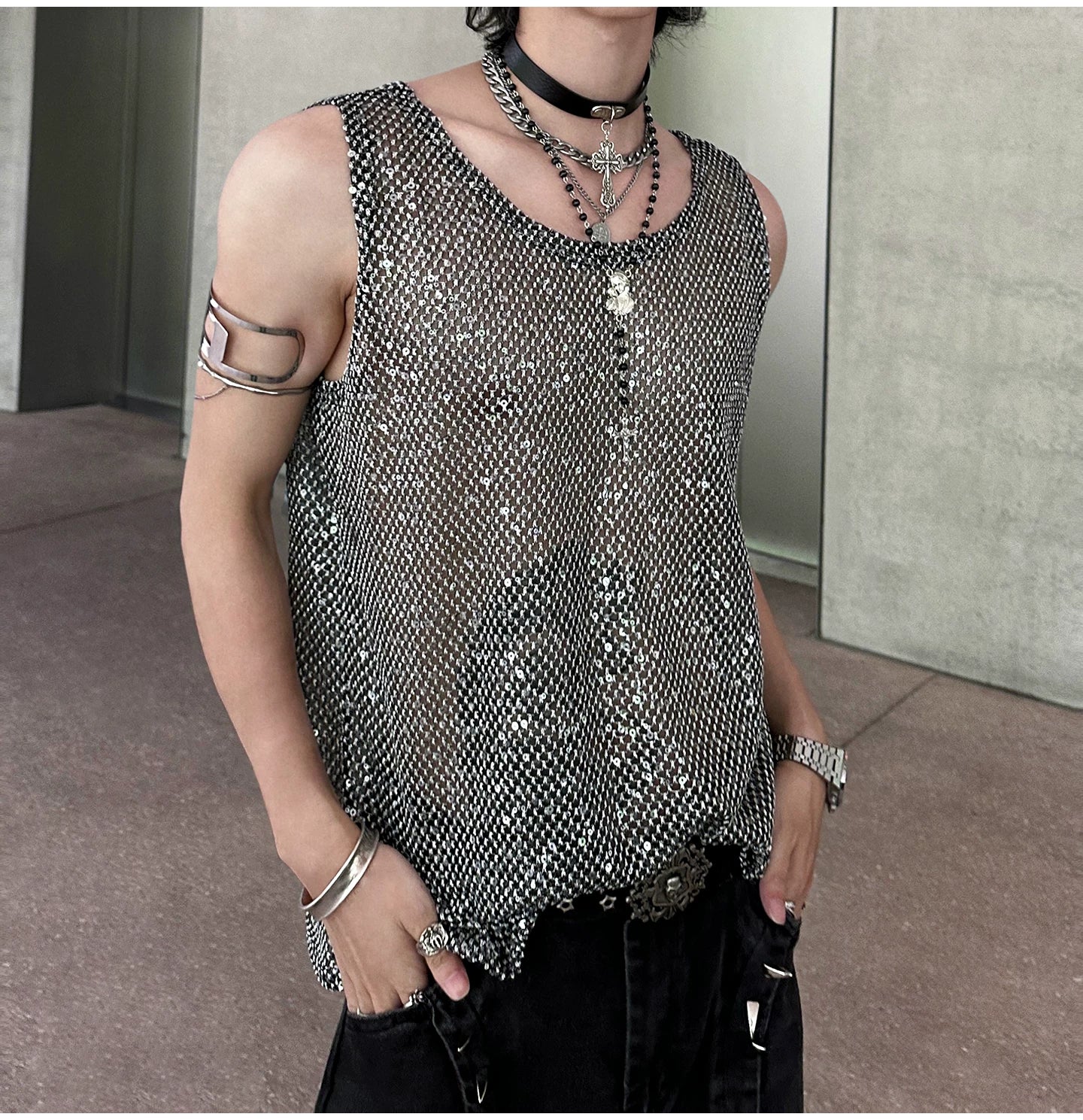High-Street Cutout Sleeveless Tee