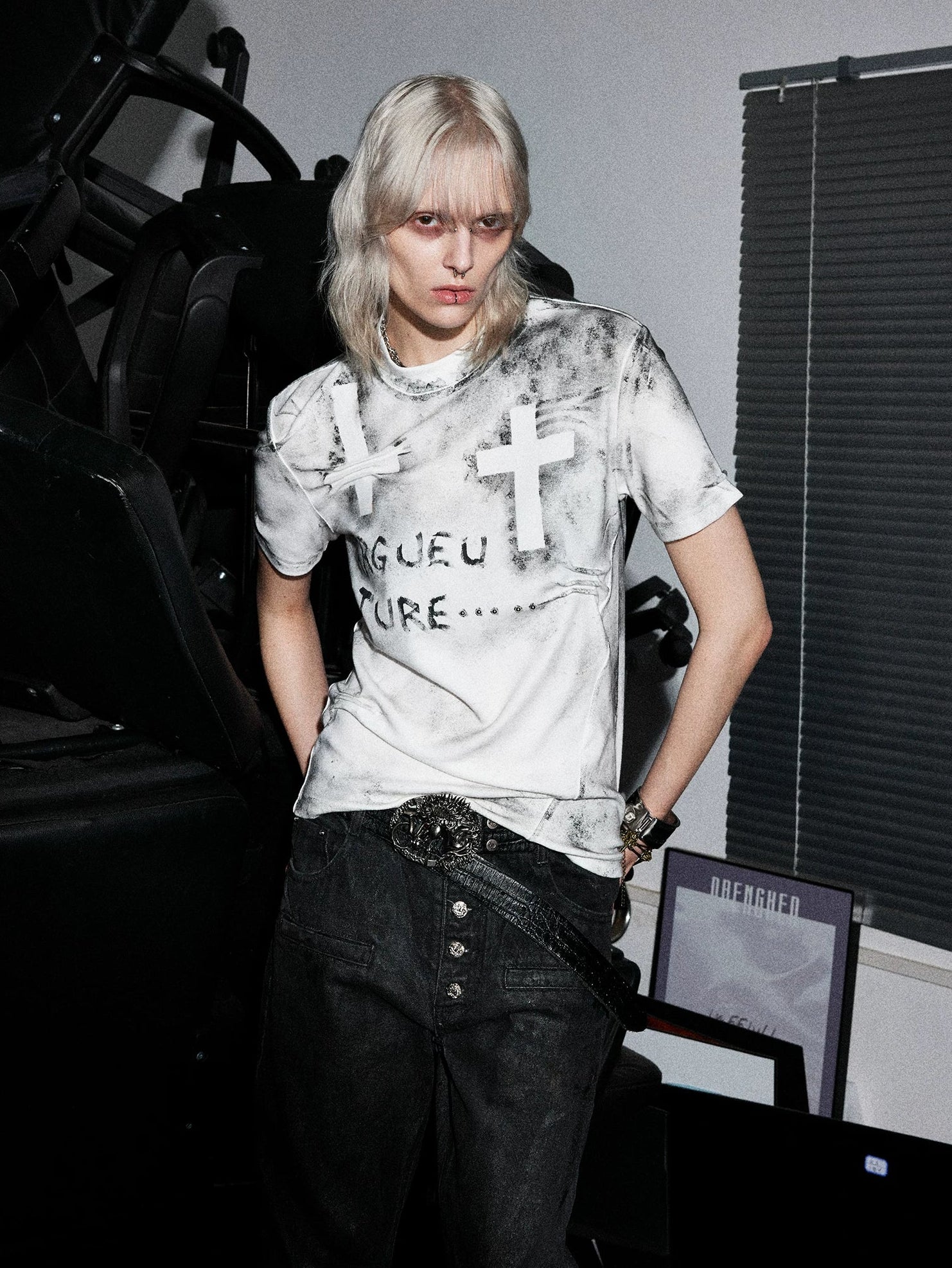 【26s May.】Distressed Cross Studded Slim Tee