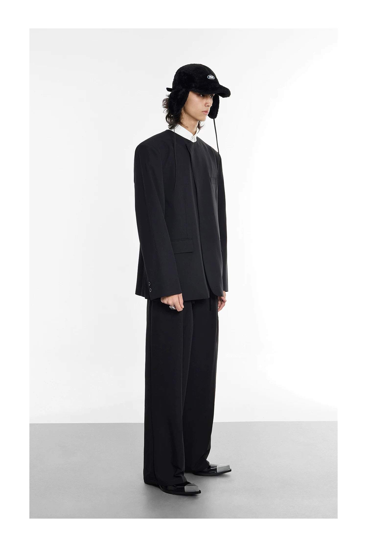 Minimal Round Neck Blazer