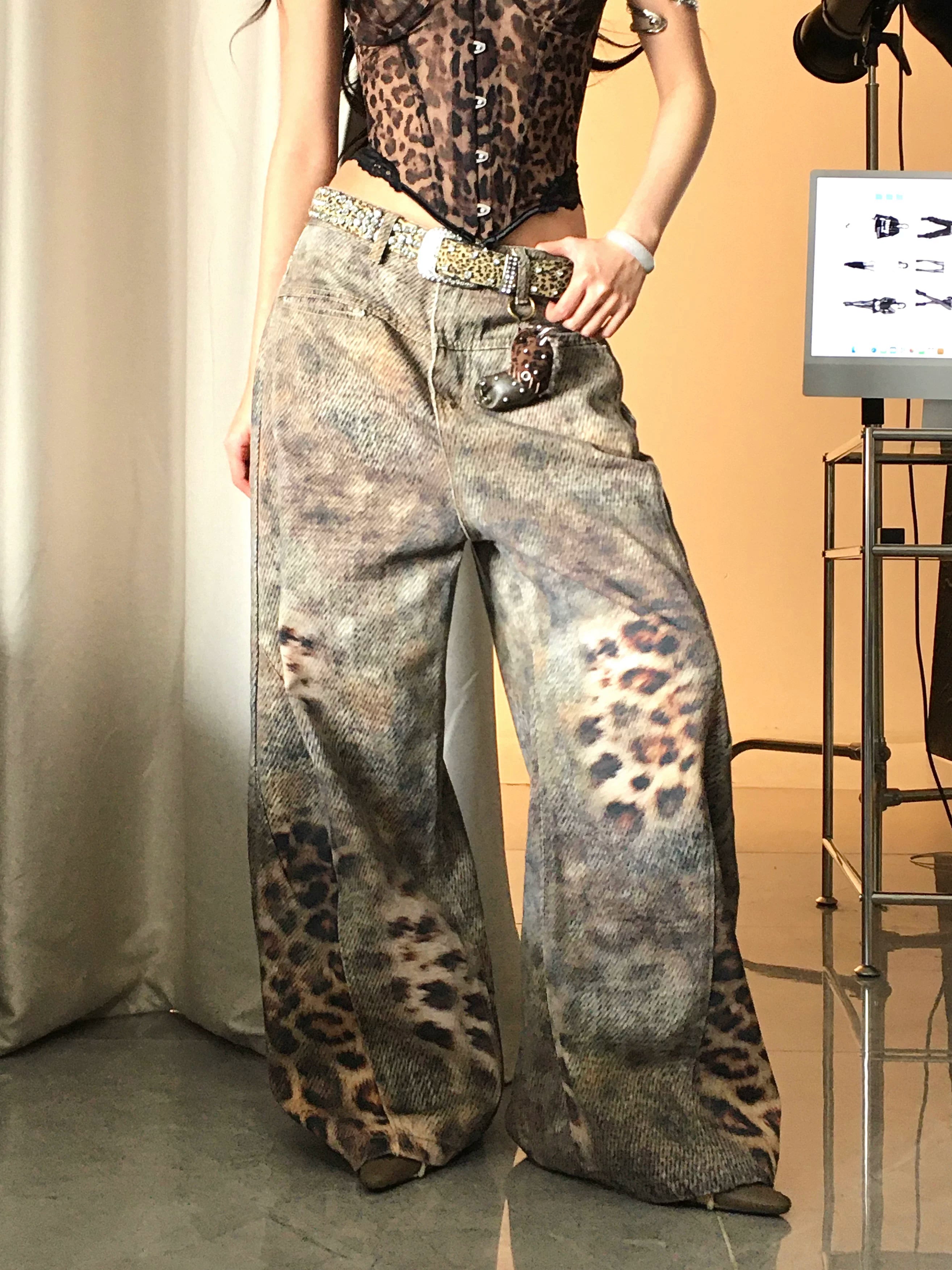 【26s Mar.】Washed Leopard Wide Denim Pants