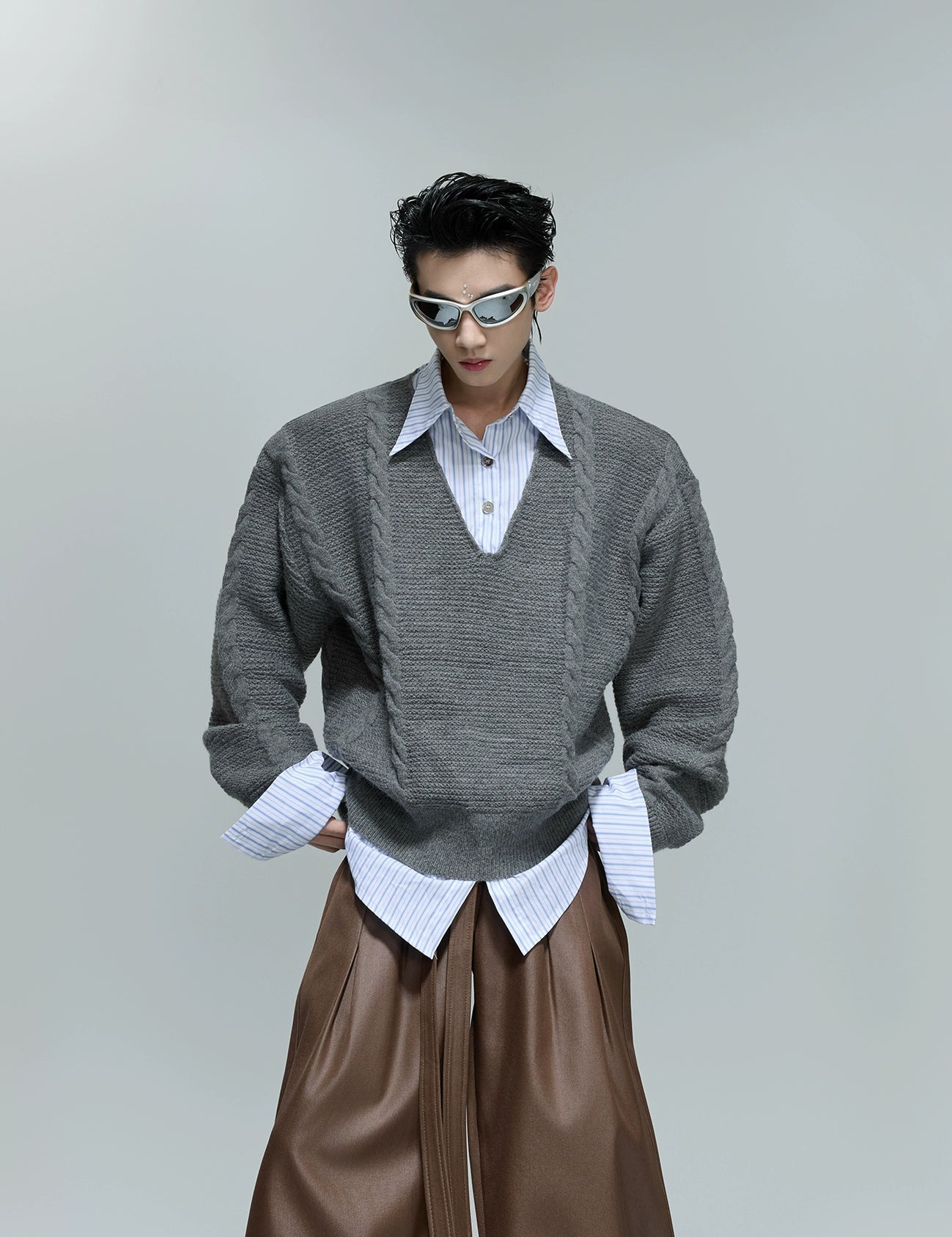 【25s Oct.】Shirt-paneled Button-down V-neck Sweater
