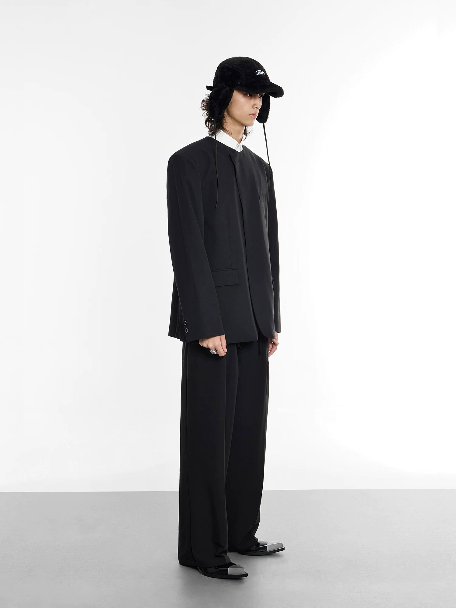 Minimal Round Neck Blazer