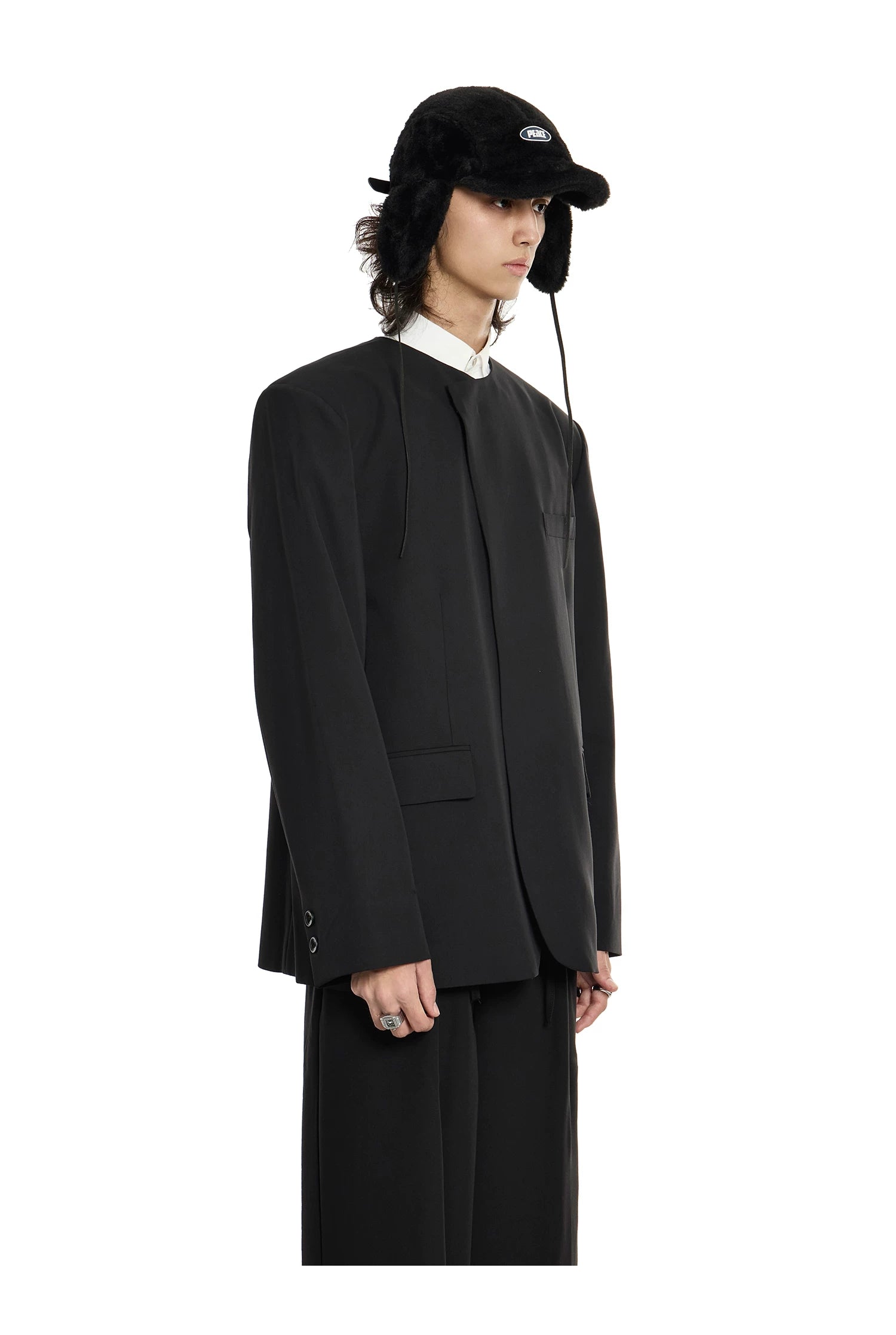 Minimal Round Neck Blazer