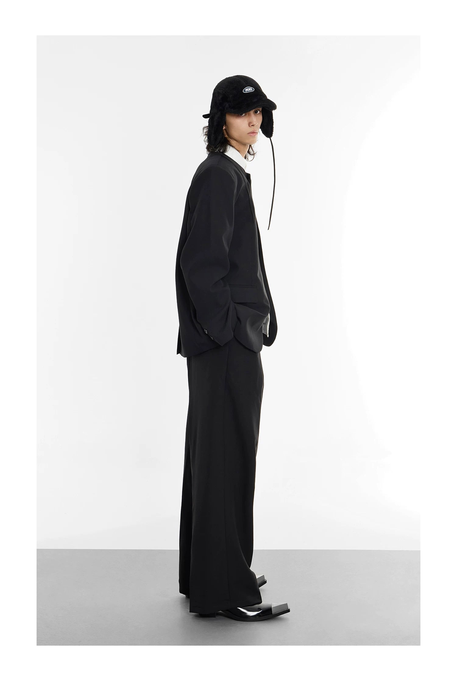 Minimal Round Neck Blazer