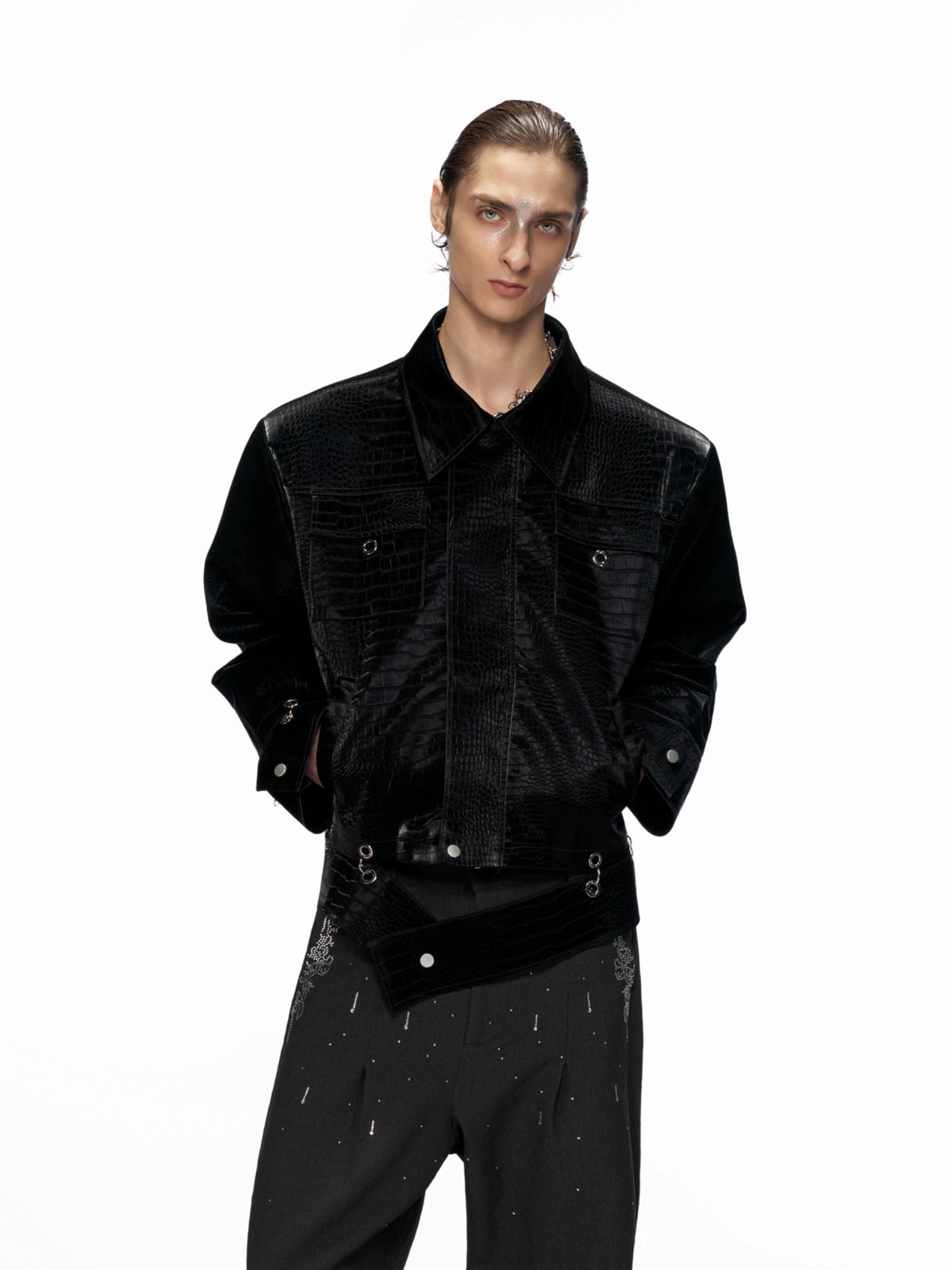 【25s Aug.】Metal-Panel Cropped Croc Leather Jacket