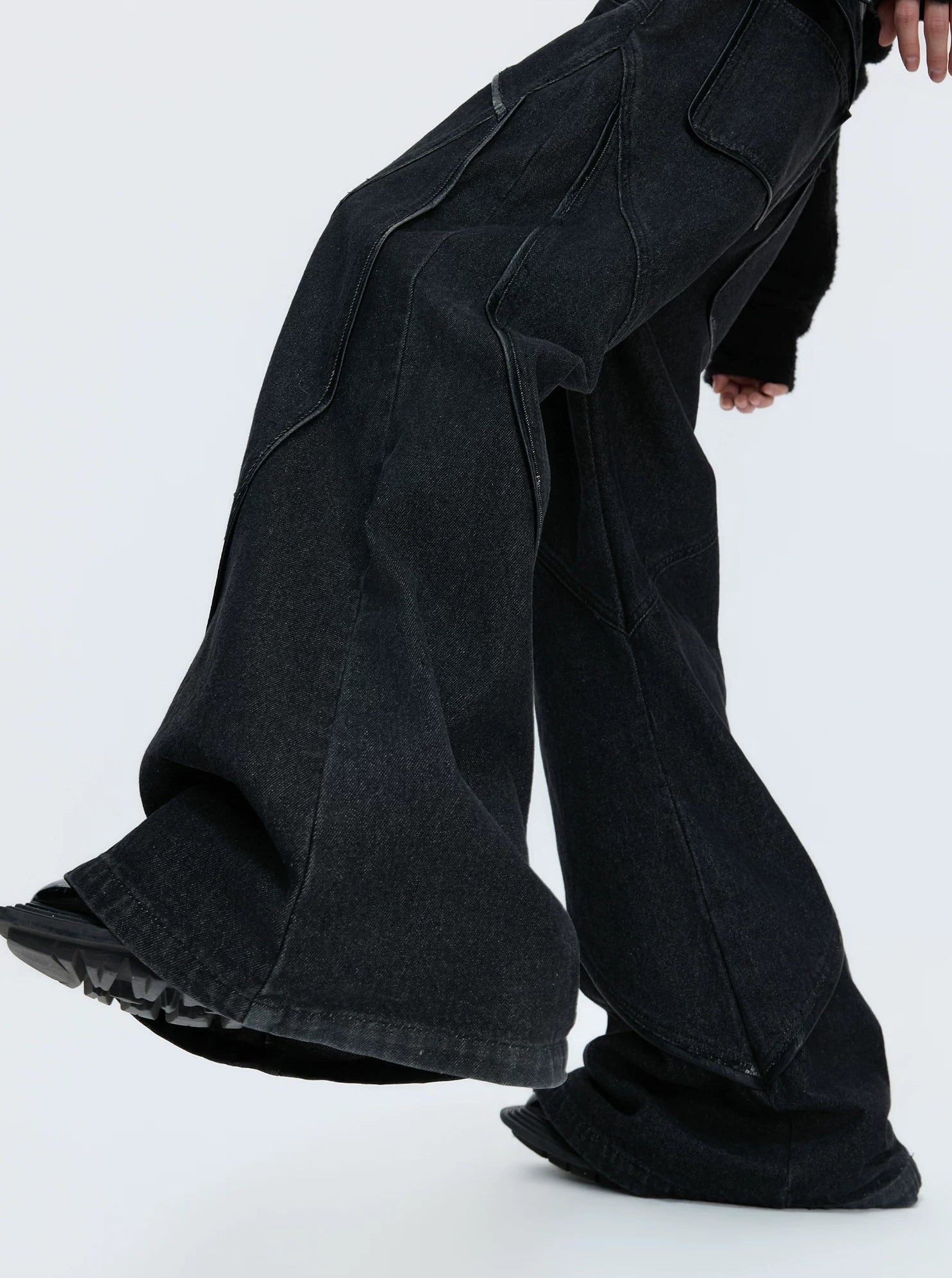 【26s Jan.】Vintage Red Diamond Distressed Washed Denim Jeans