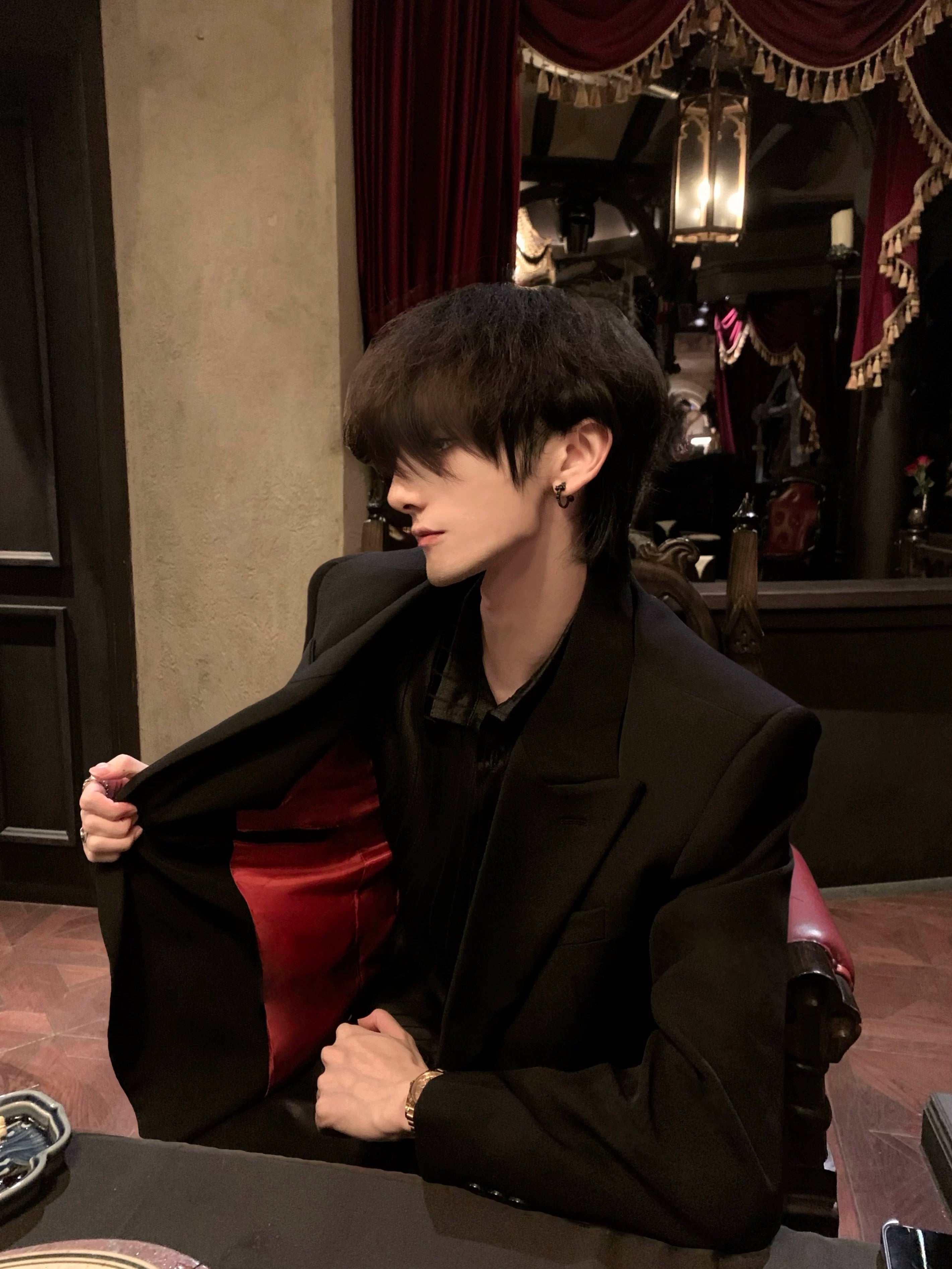 Red Lining Cinched Black Blazer
